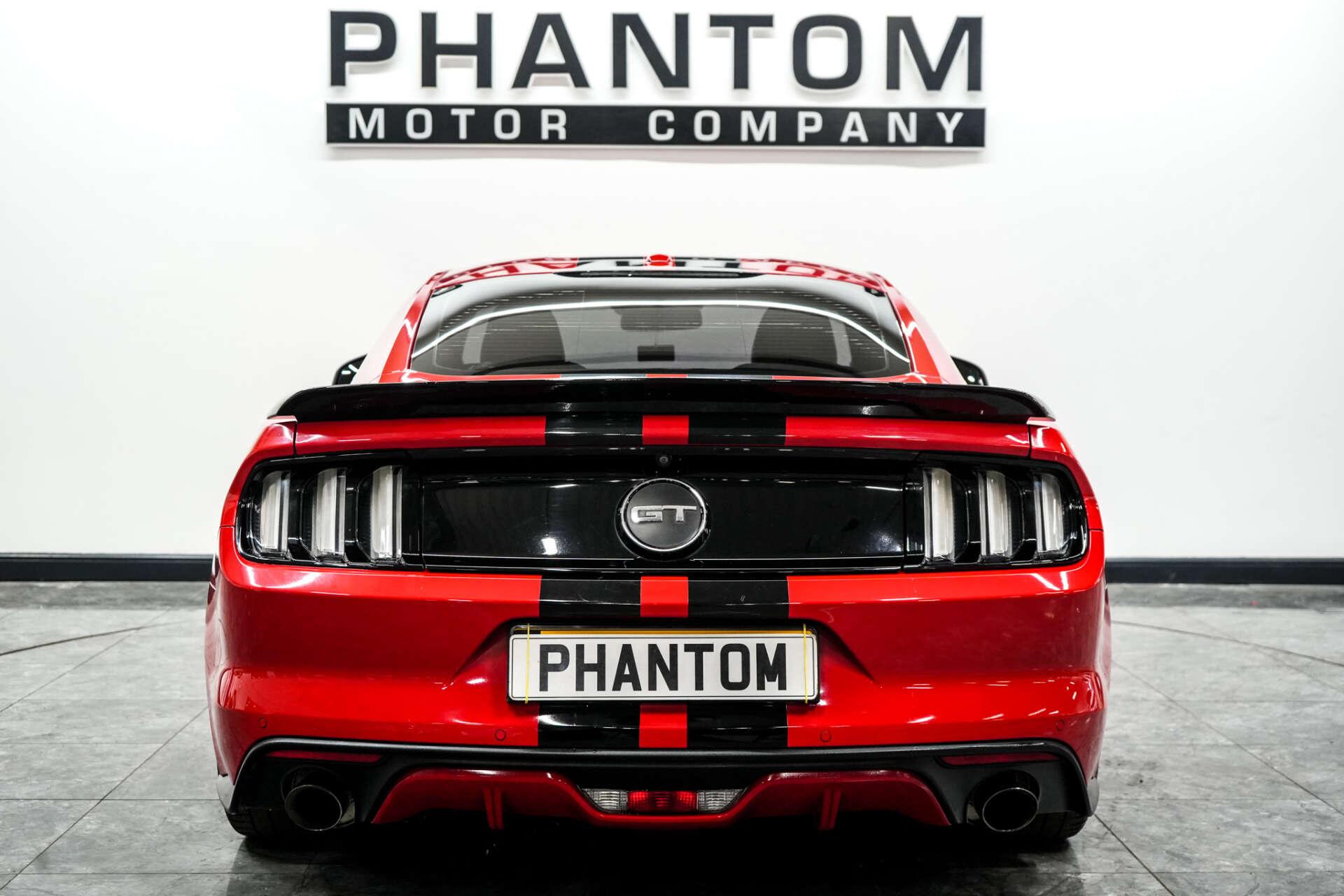 Ford Mustang view 4