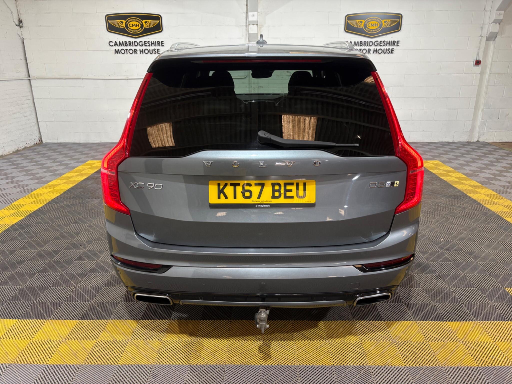 Volvo XC90 view 10