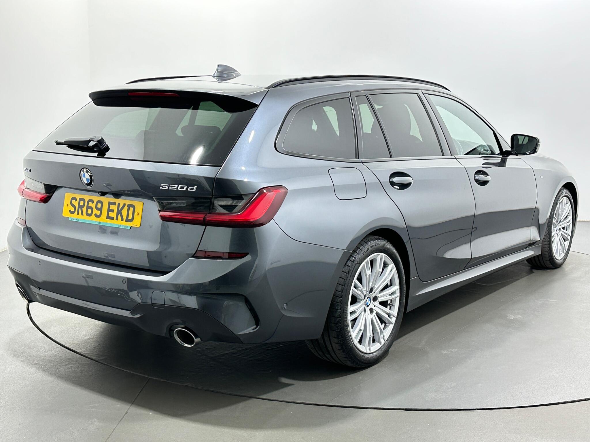 BMW 3 Series view 8
