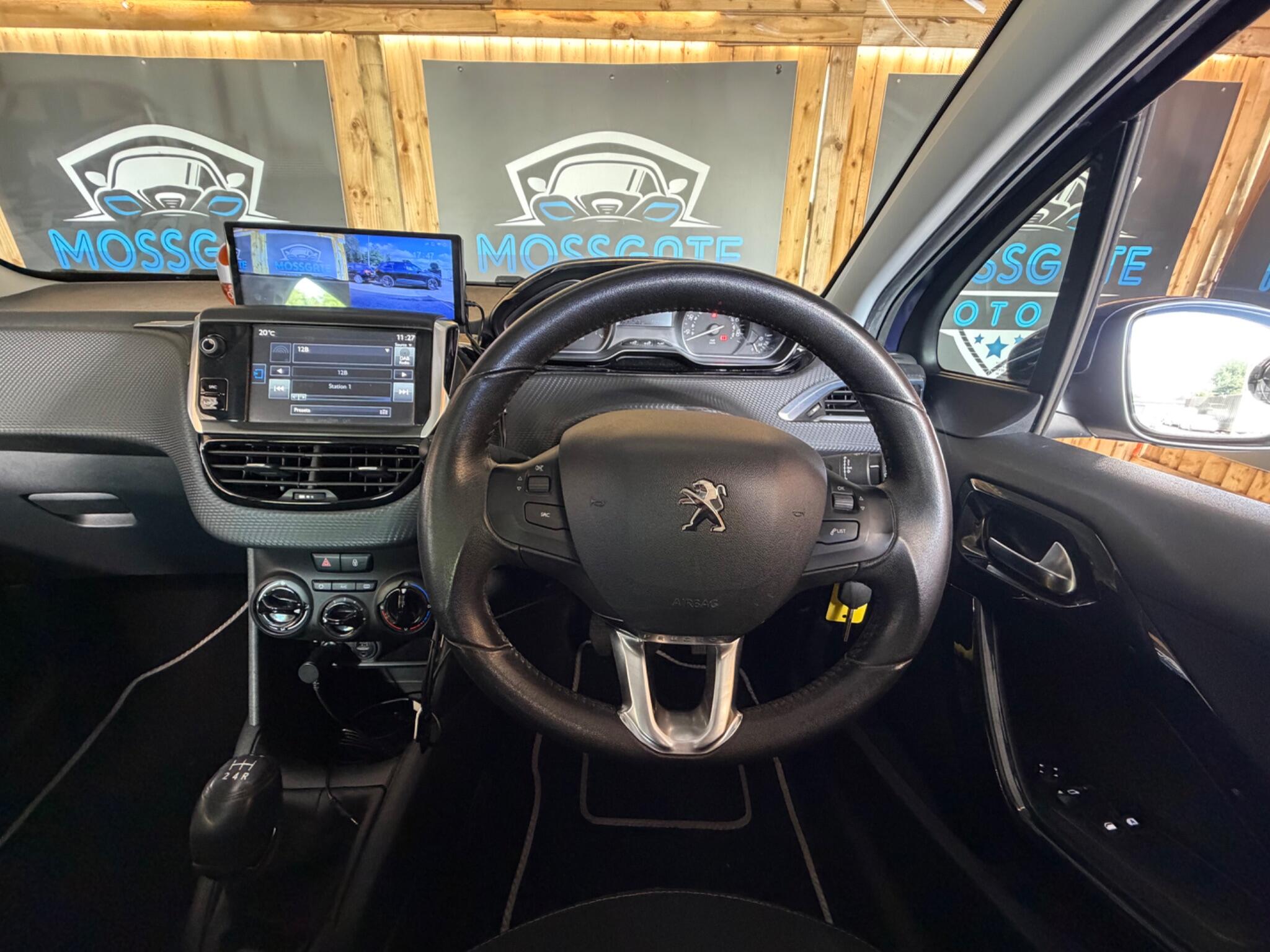 Peugeot 208 view 36