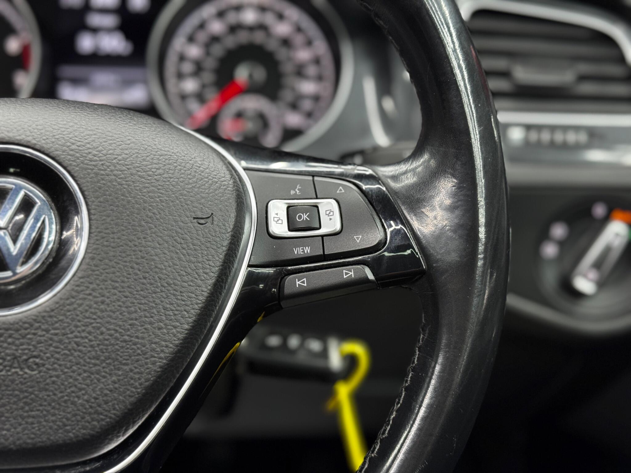 Volkswagen Golf view 19