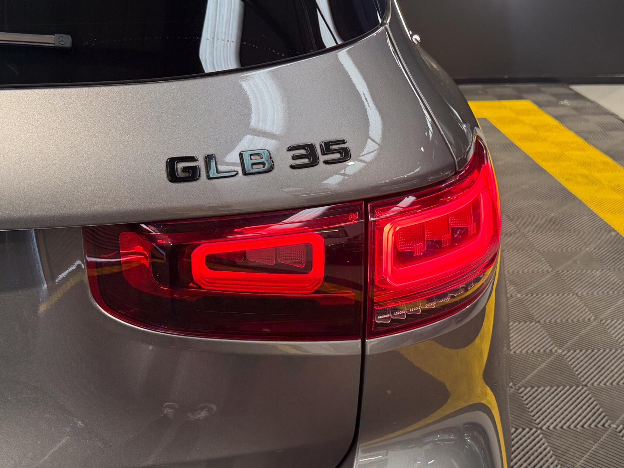 Mercedes-Benz GLB view 9