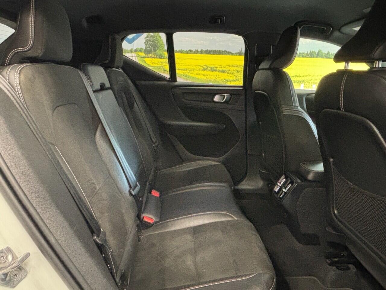 Volvo XC40 view 20