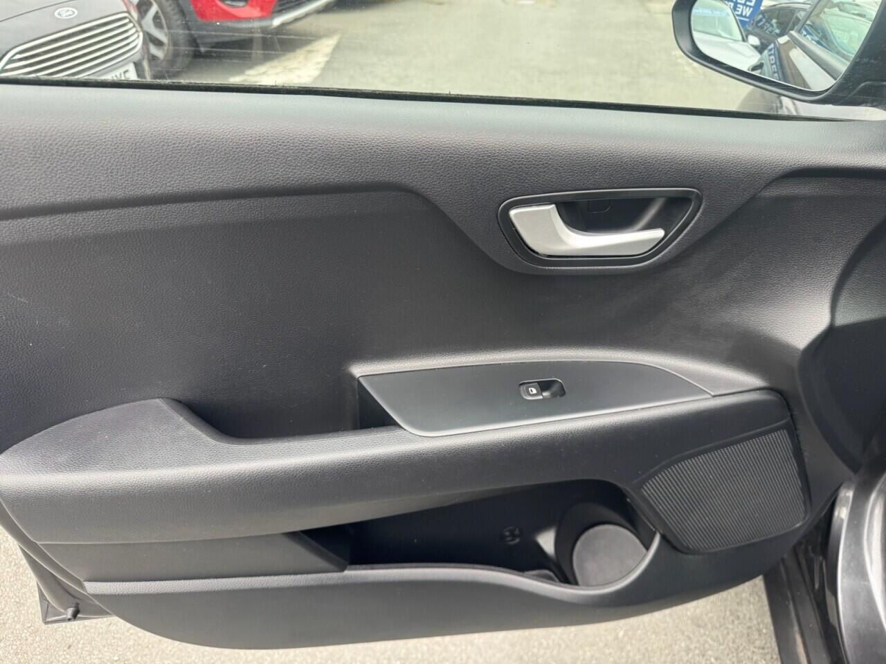 Kia Stonic view 50