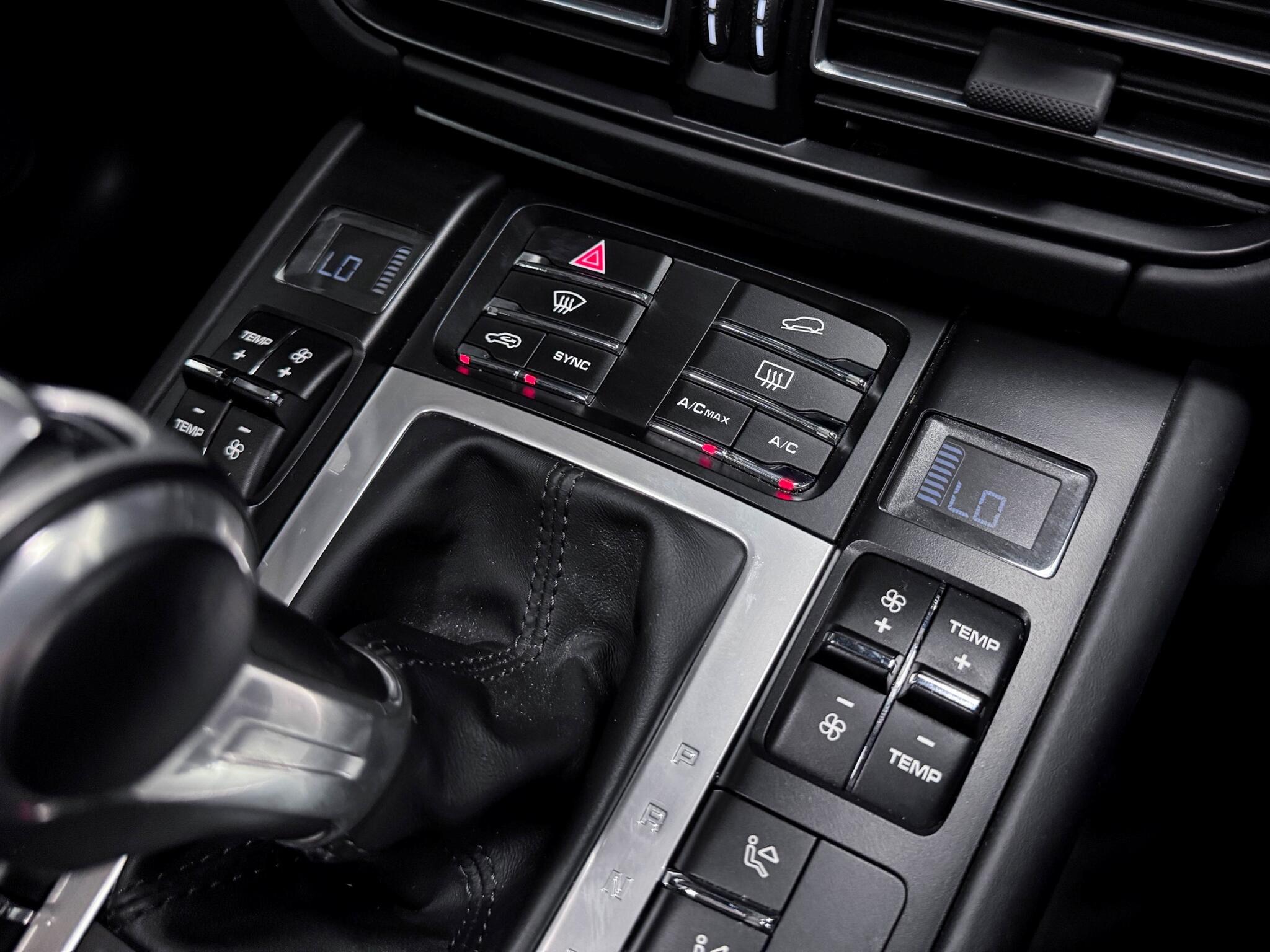 Porsche Macan view 37