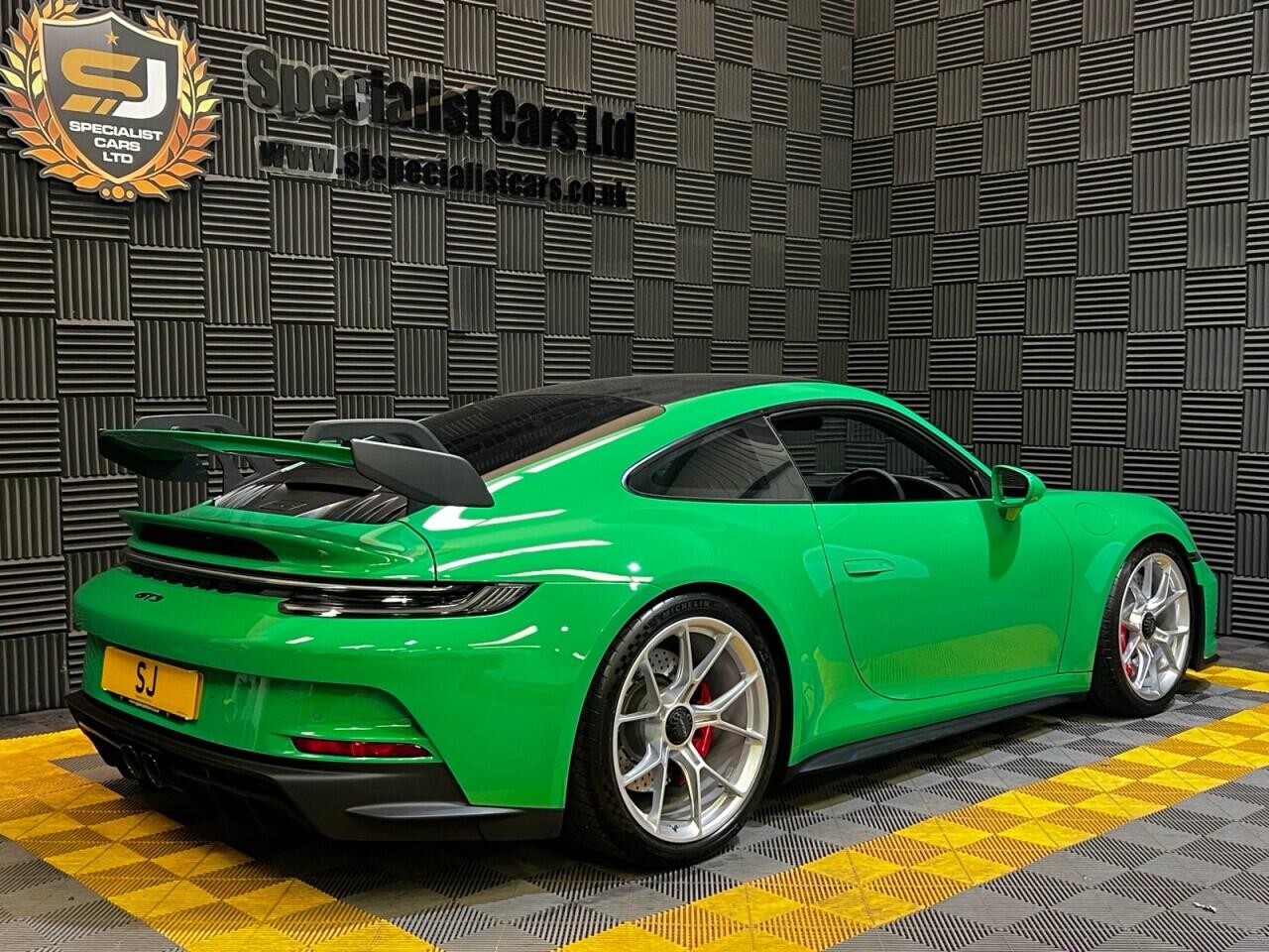 Porsche 911 view 5