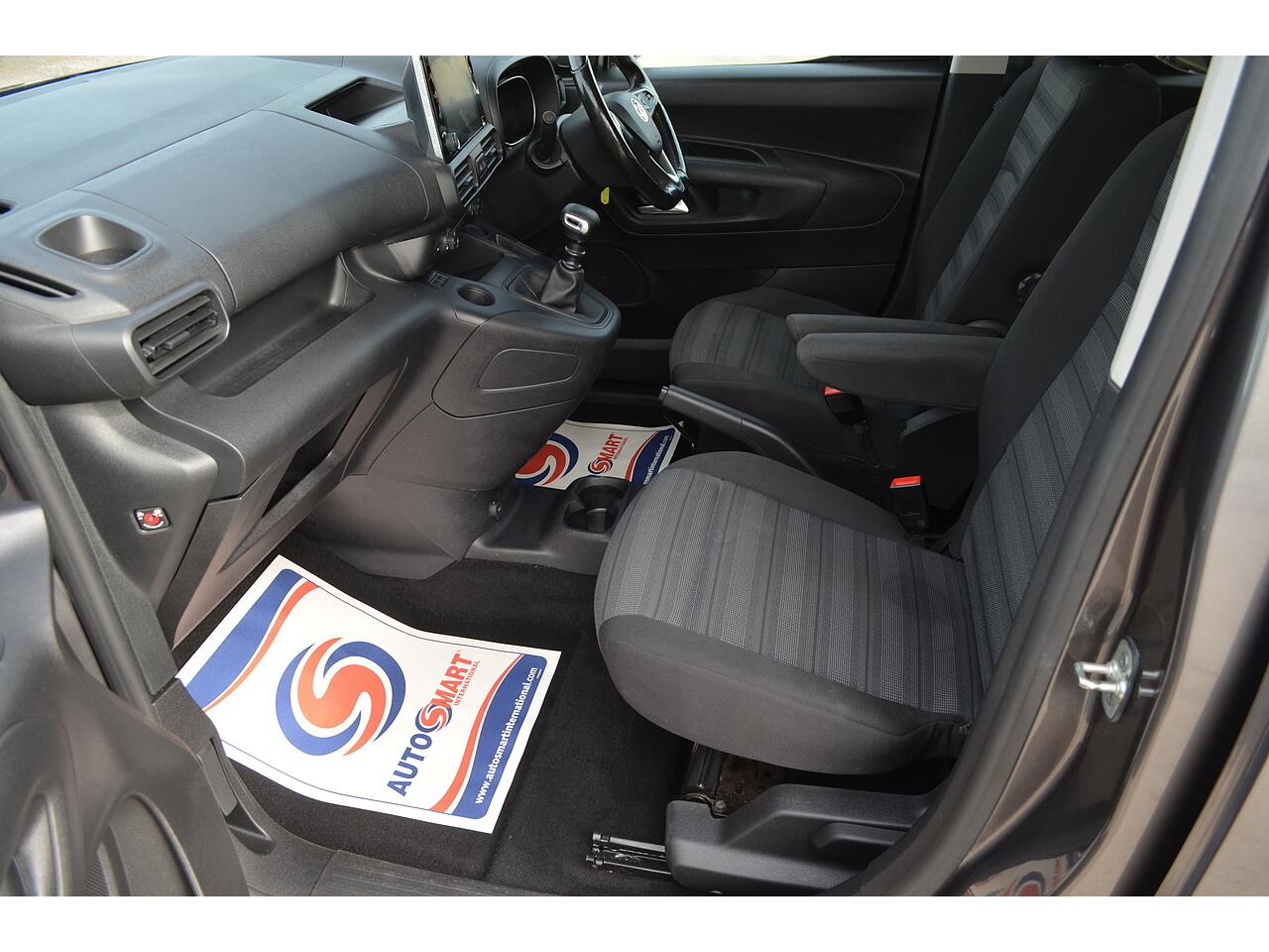 Vauxhall Combo Life view 14