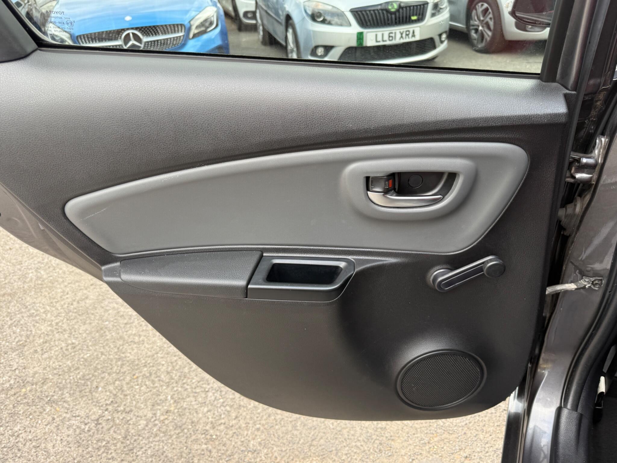Toyota Yaris - Image 52