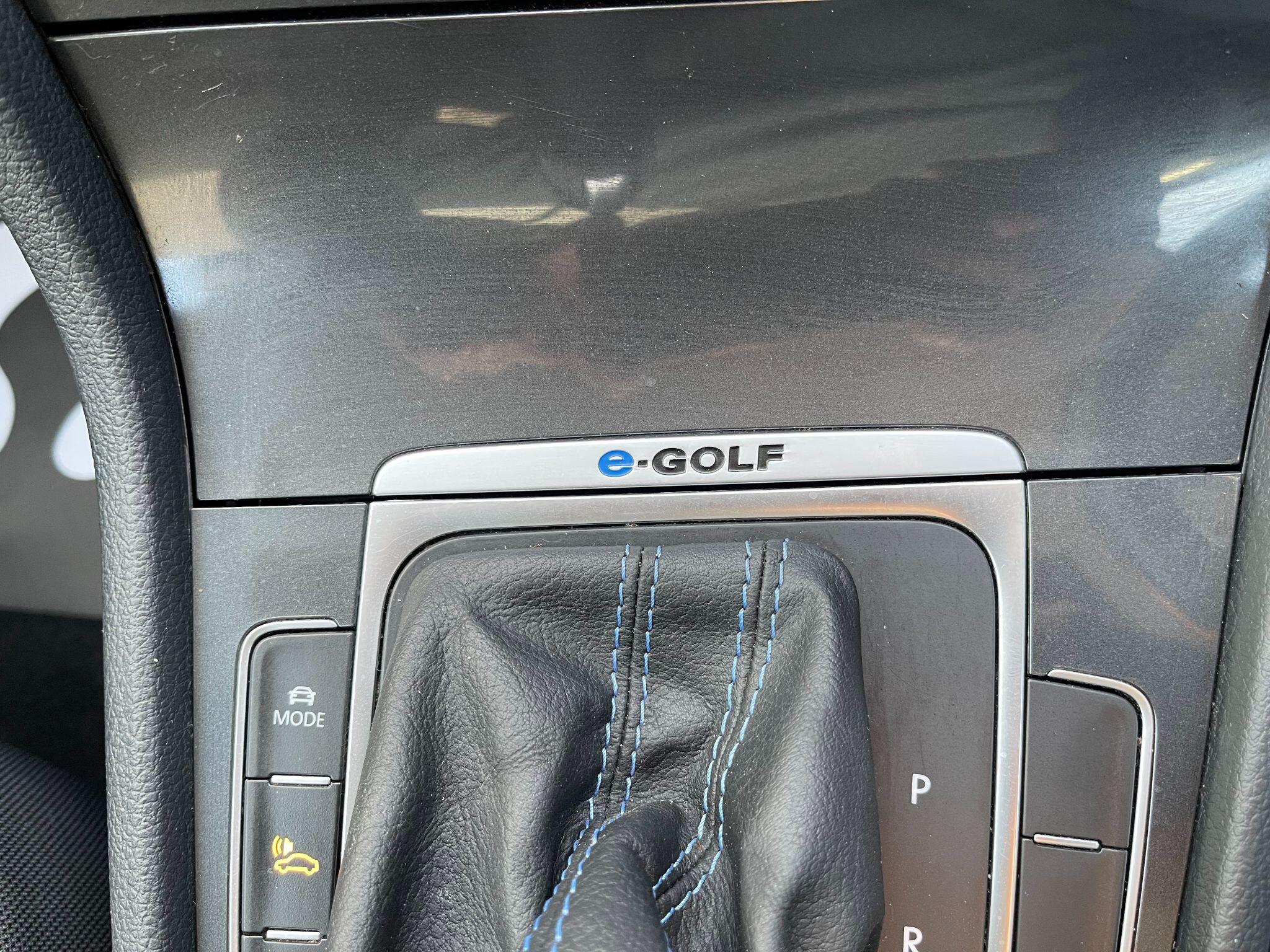 Volkswagen E-Golf view 49