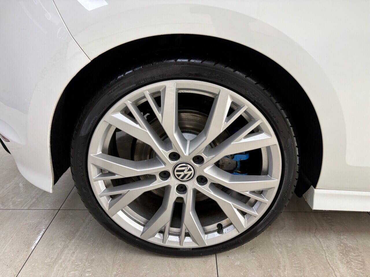 Volkswagen Golf view 11