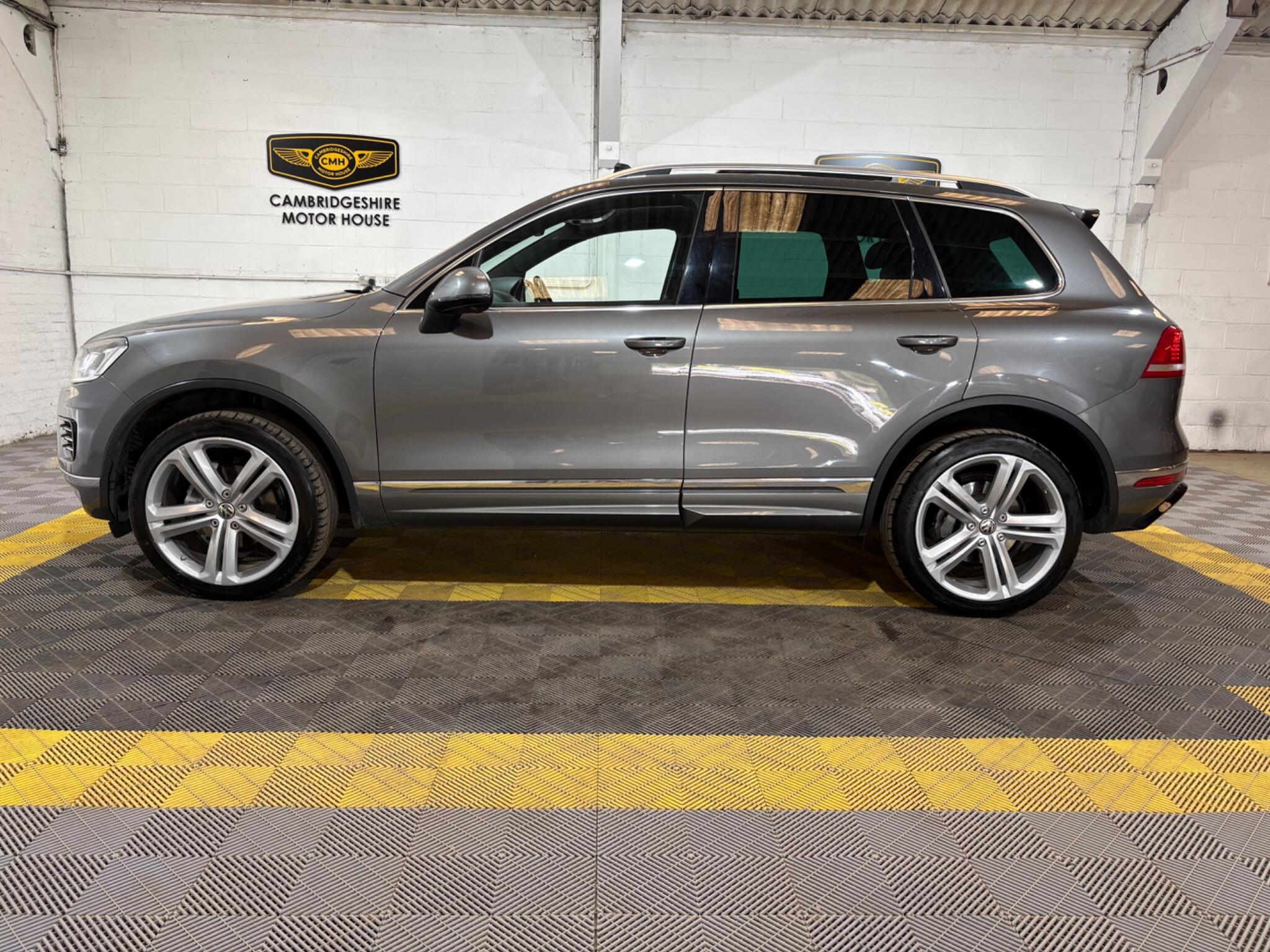 Volkswagen Touareg view 35