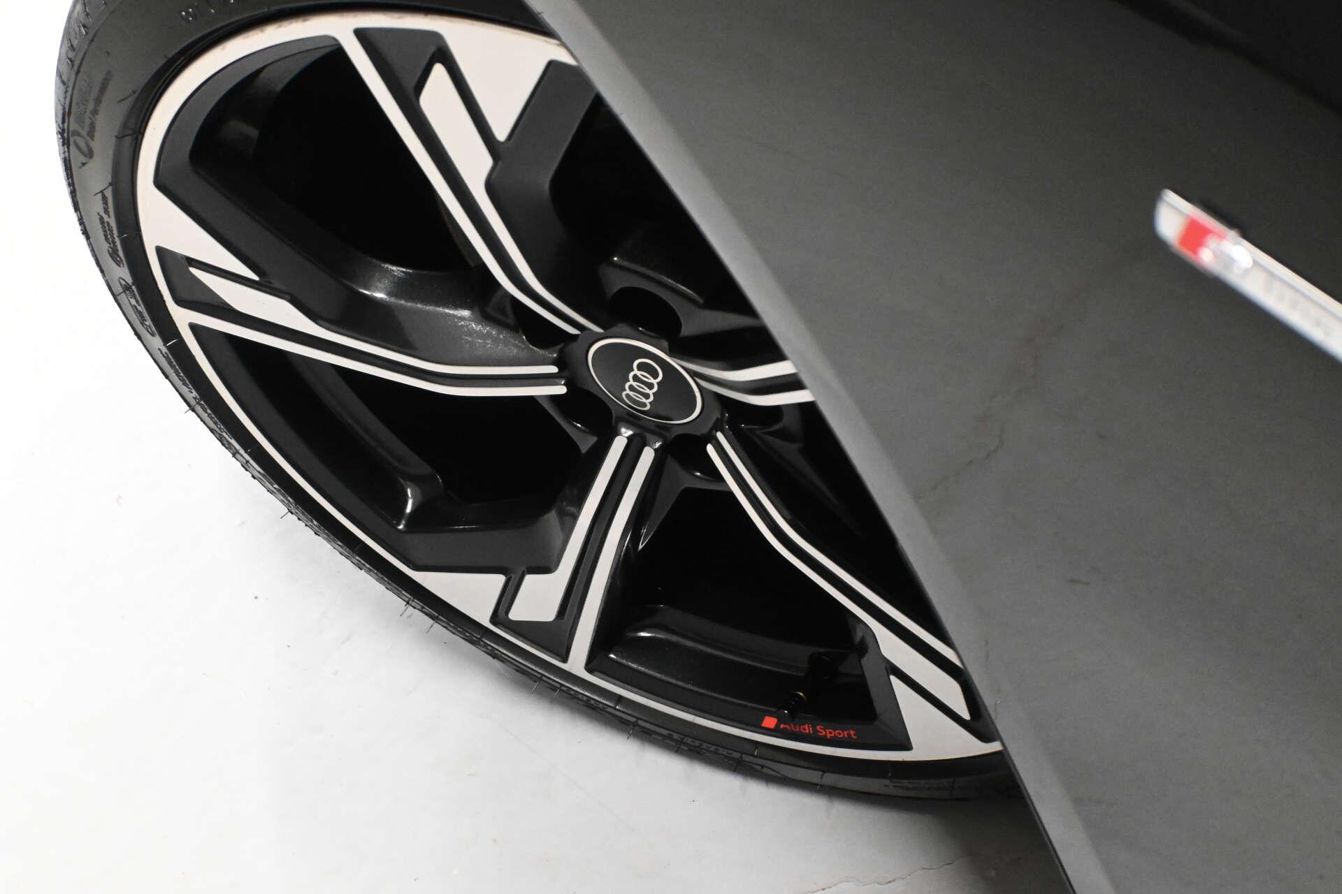 Audi A4 view 32
