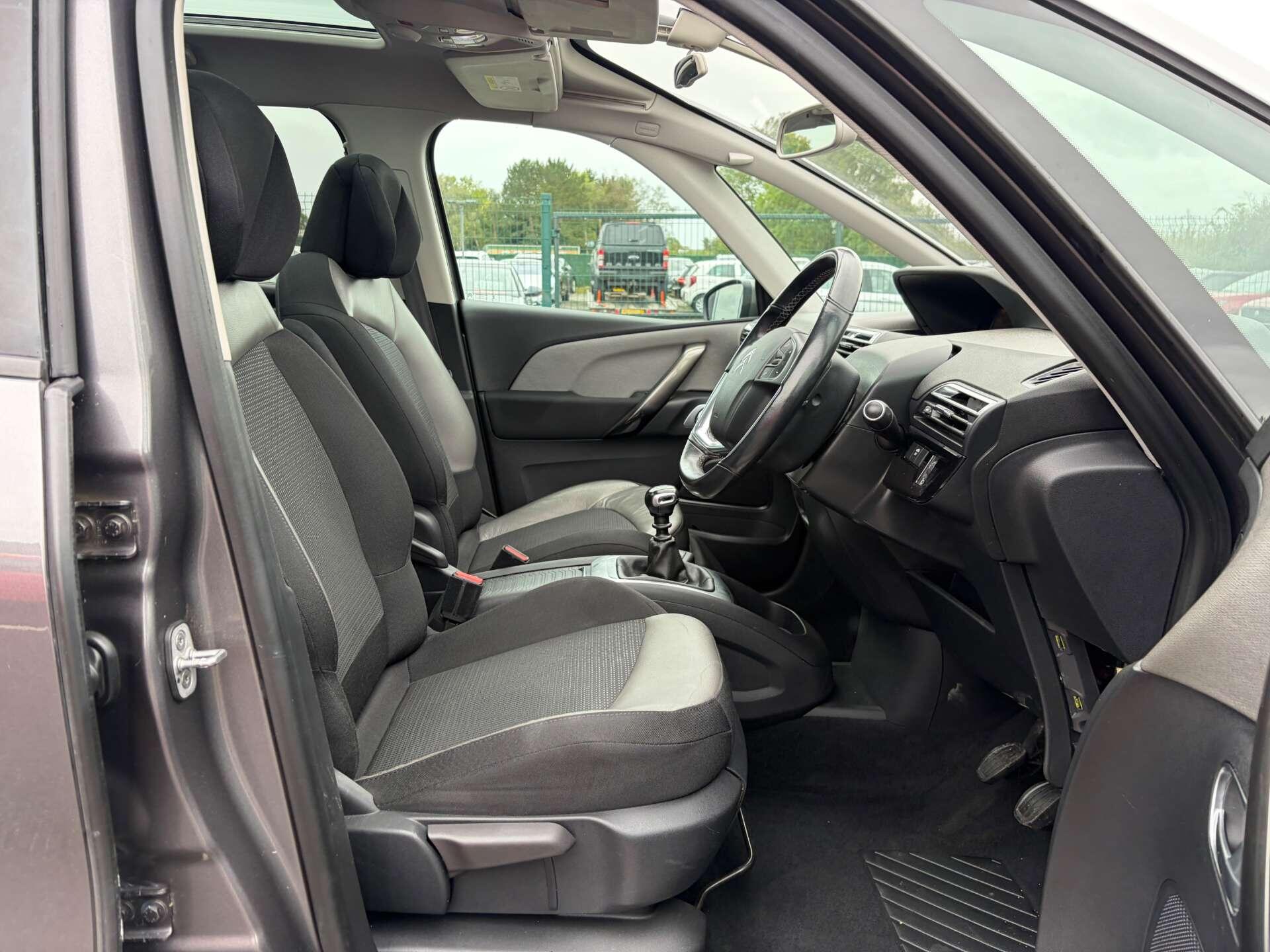 Citroen Grand C4 Picasso view 38