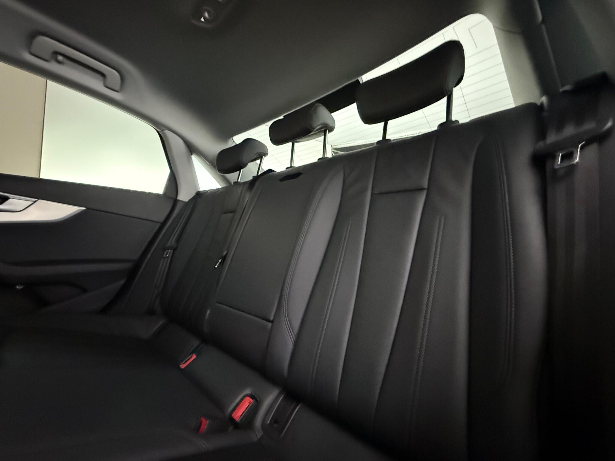 Audi A4 view 32