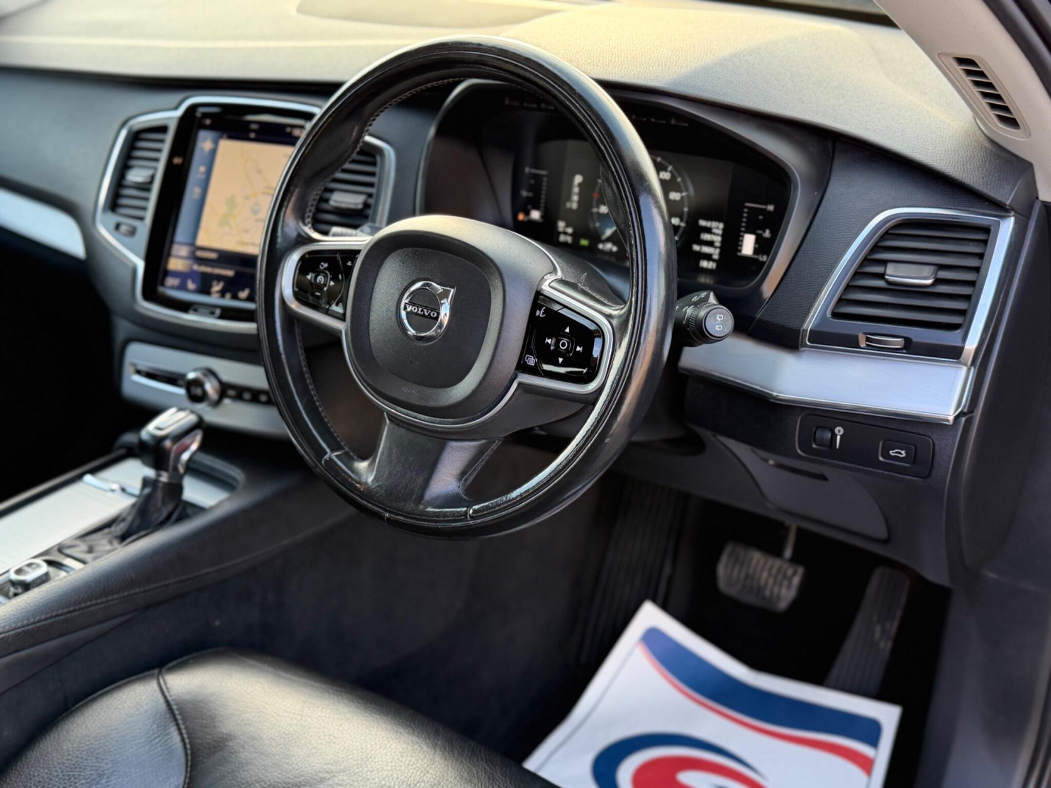 Volvo XC90 view 40