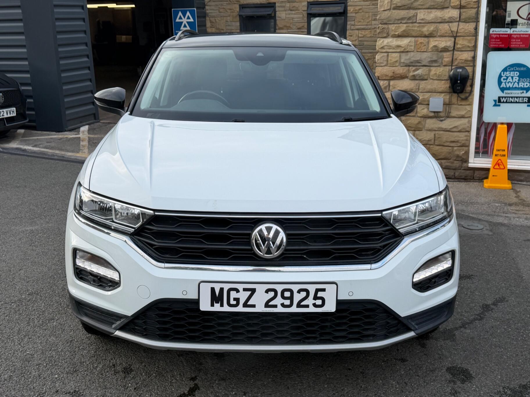 Volkswagen T-Roc view 3