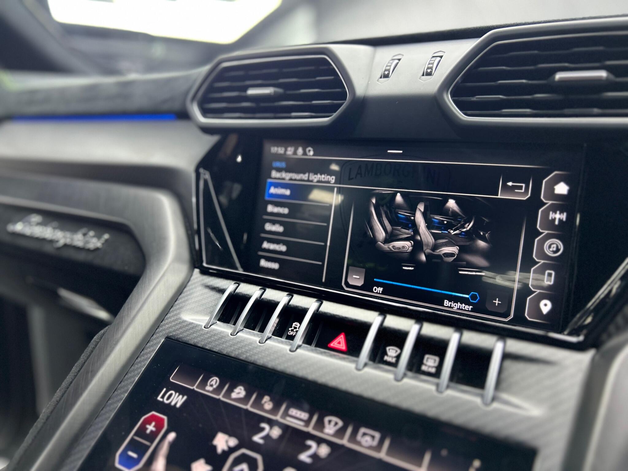 Lamborghini Urus view 63