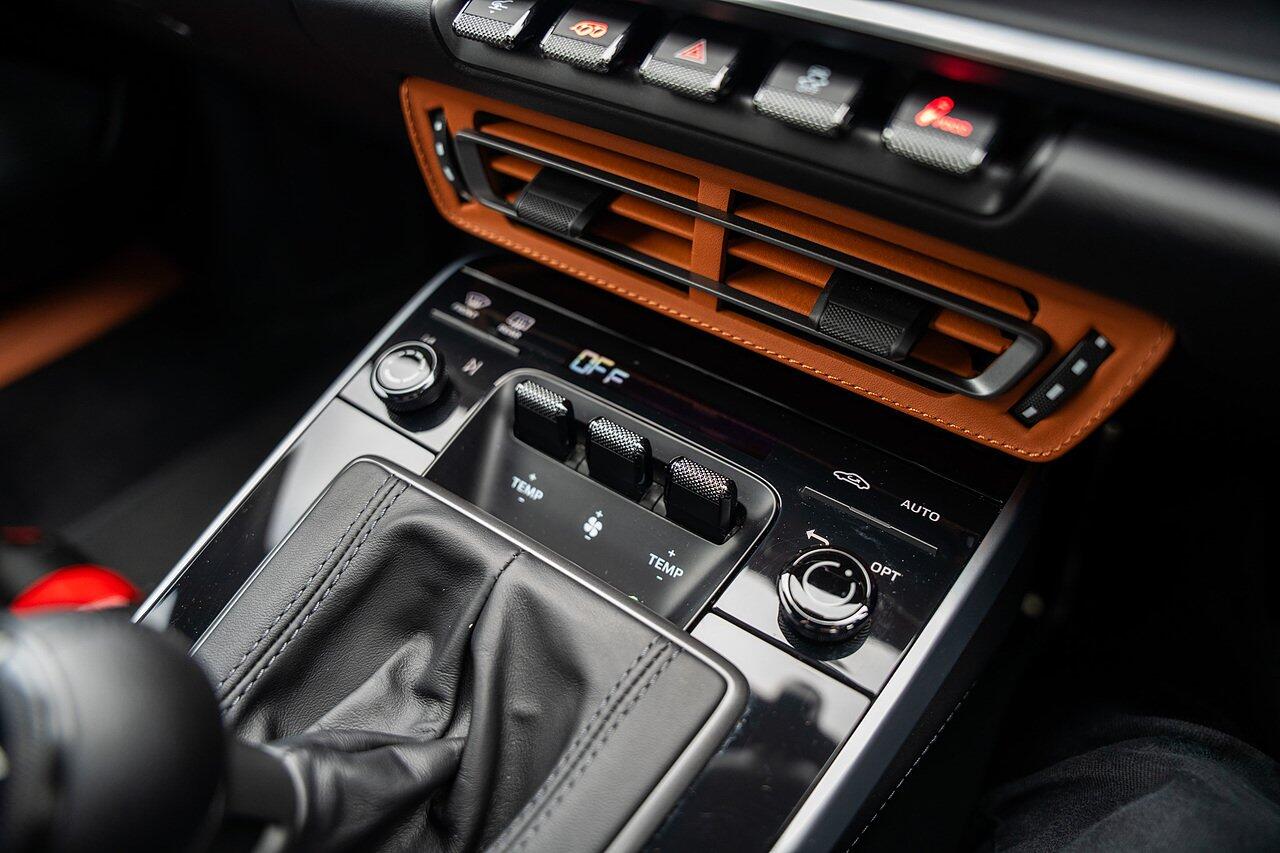Porsche 911 view 109