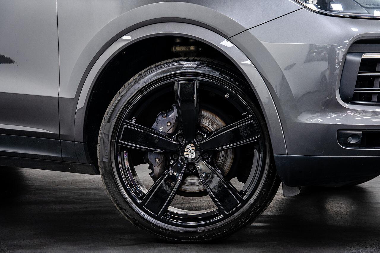Porsche Cayenne view 25