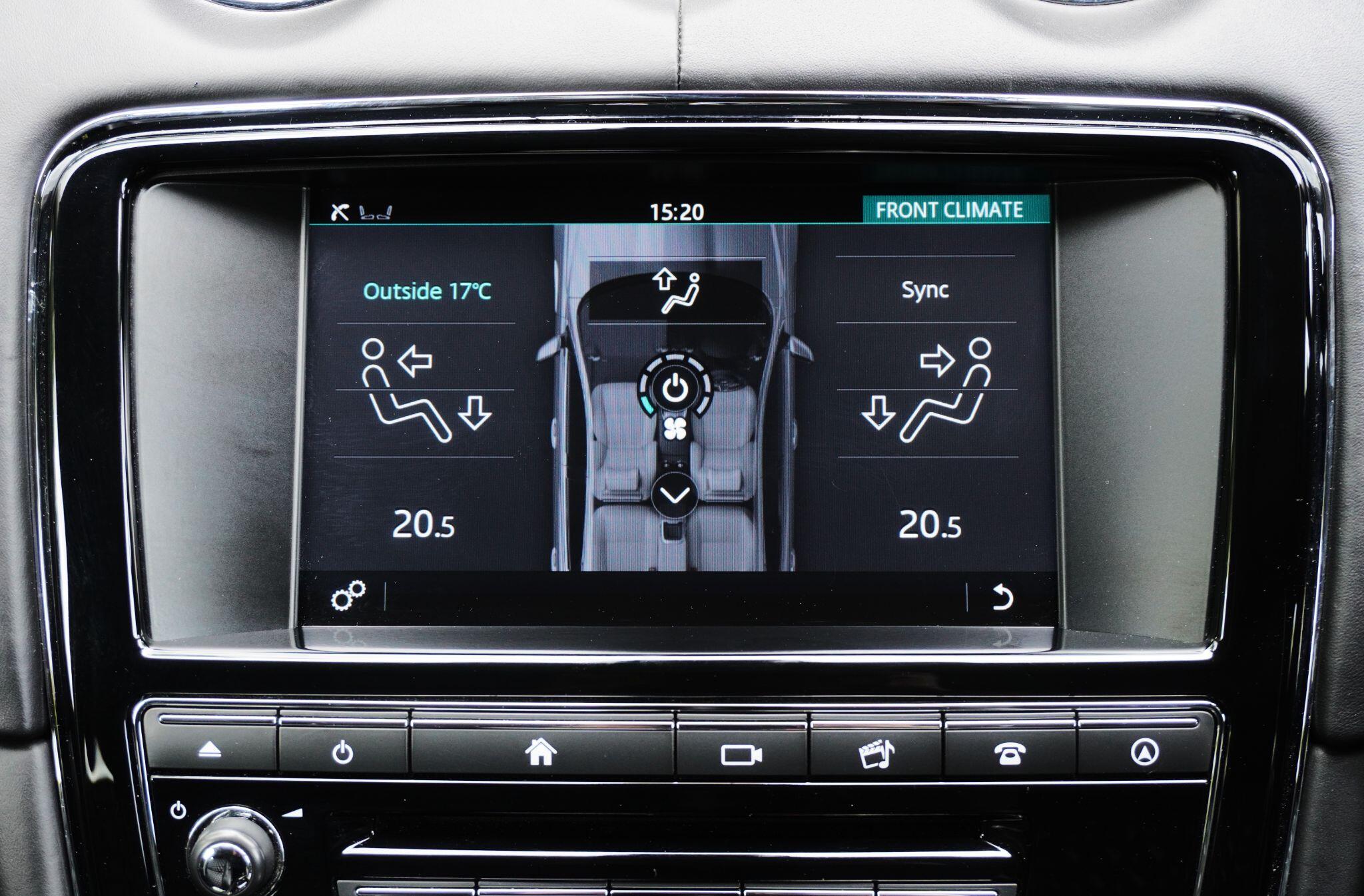 Jaguar XJ view 31