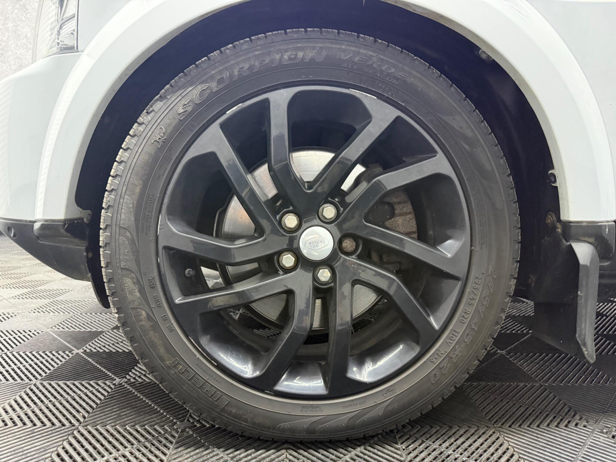 Land Rover Discovery 4 view 27