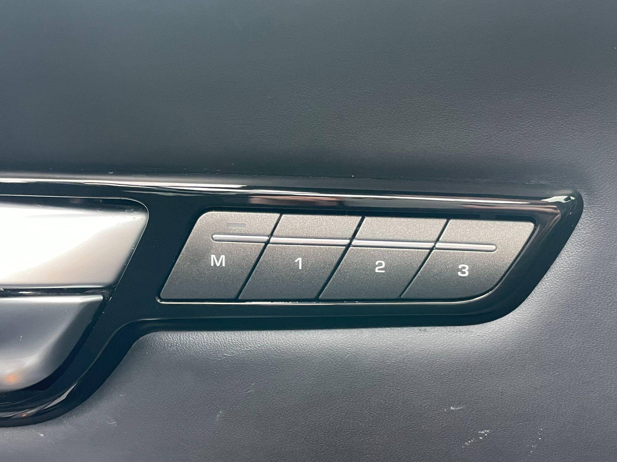 Land Rover Range Rover Evoque view 36