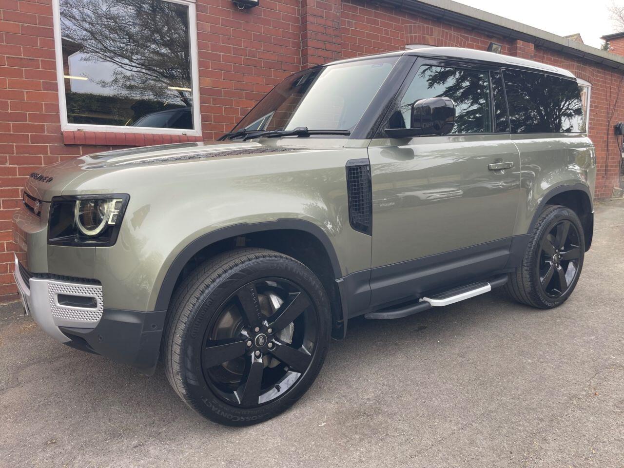Land Rover Defender 90 view 26
