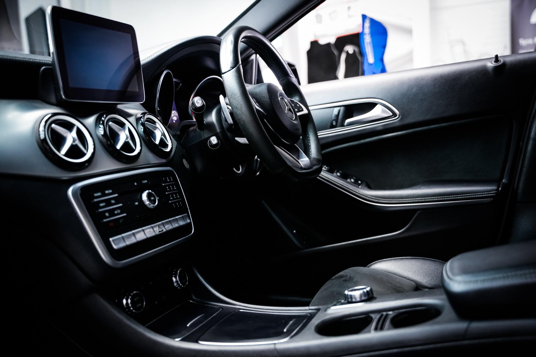 Mercedes-Benz Gla view 3