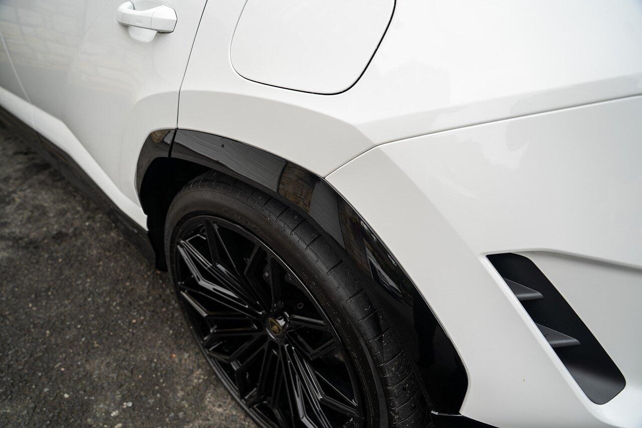 Lamborghini Urus view 21