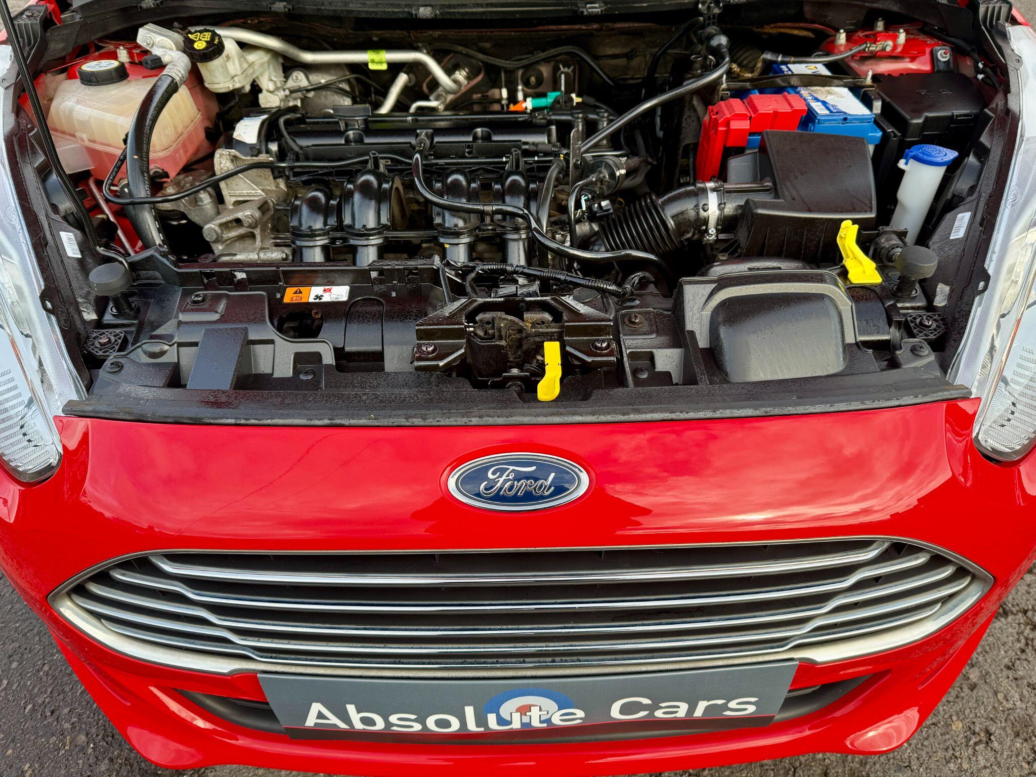 2014 Ford Fiesta image 29