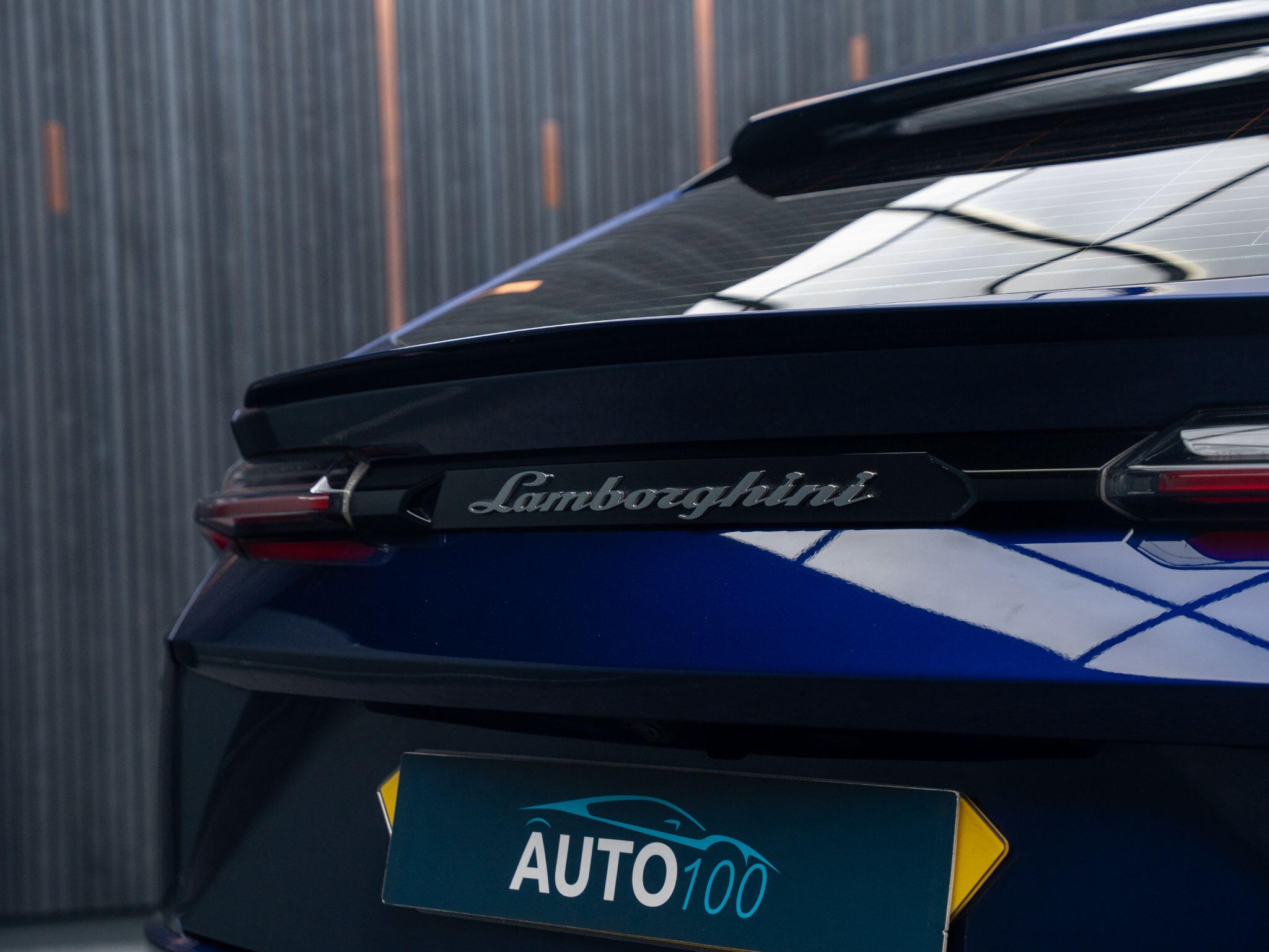 Lamborghini Urus view 27
