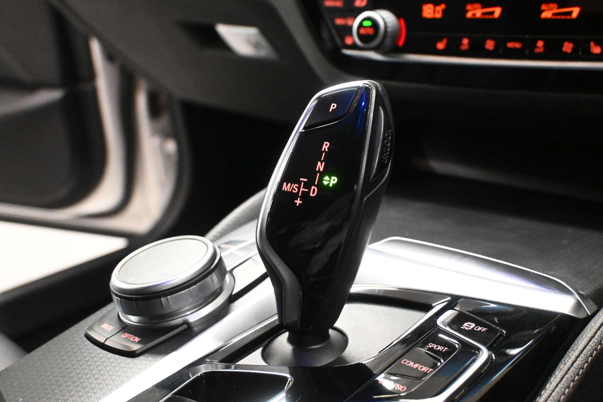 BMW 5 Series view 25