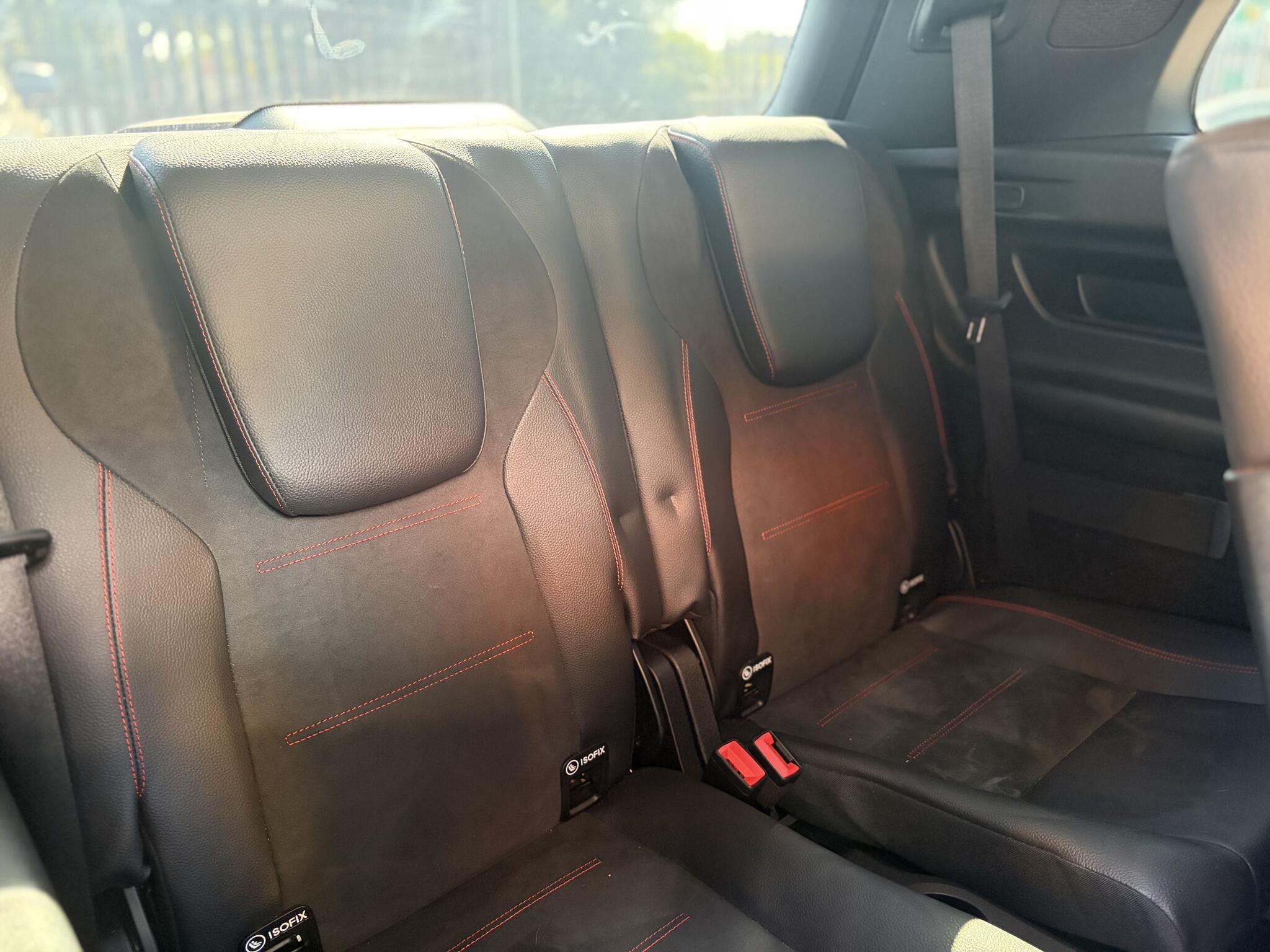 Mercedes-Benz GLB view 25