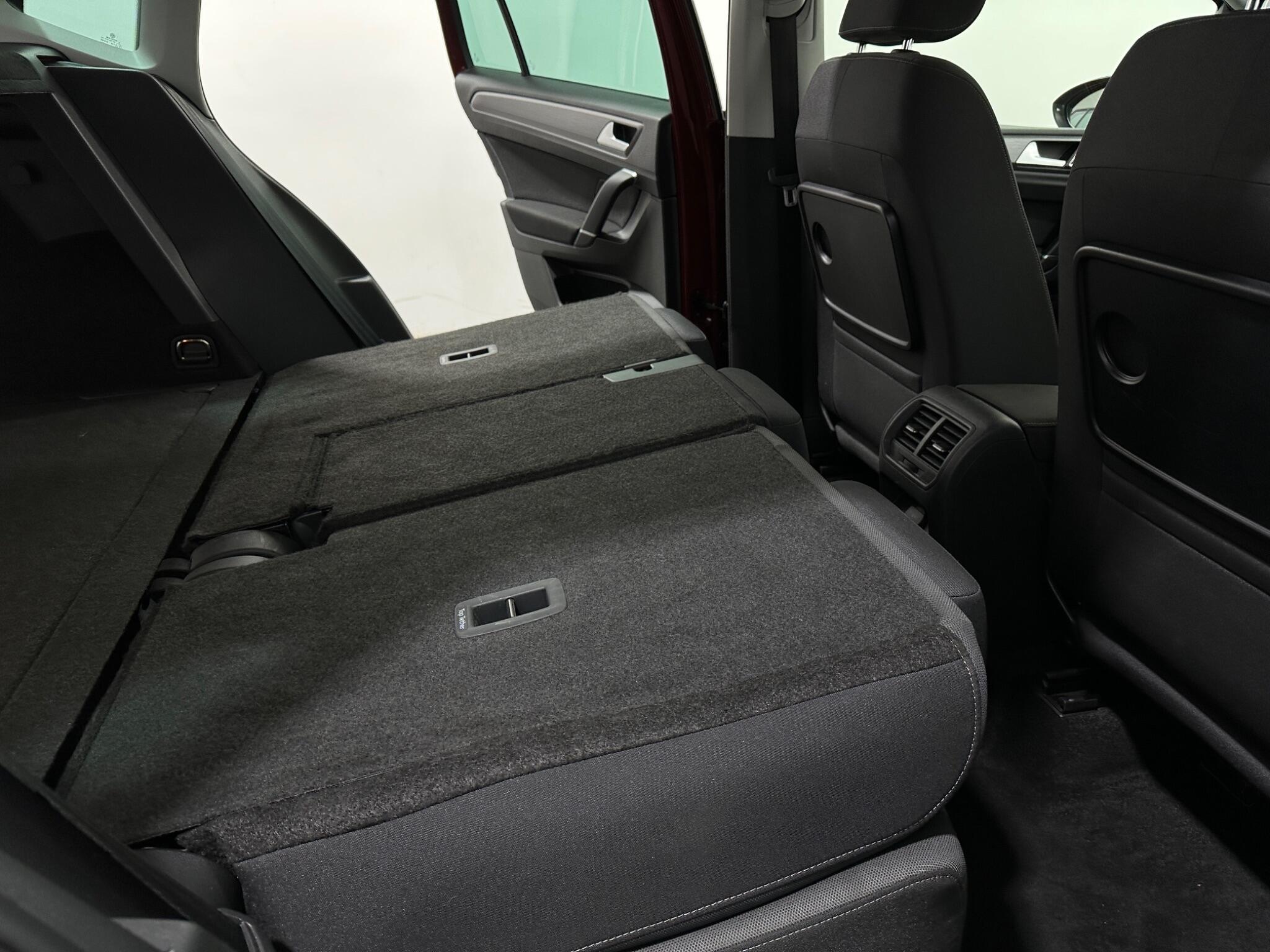 Volkswagen Golf Sportsvan view 46