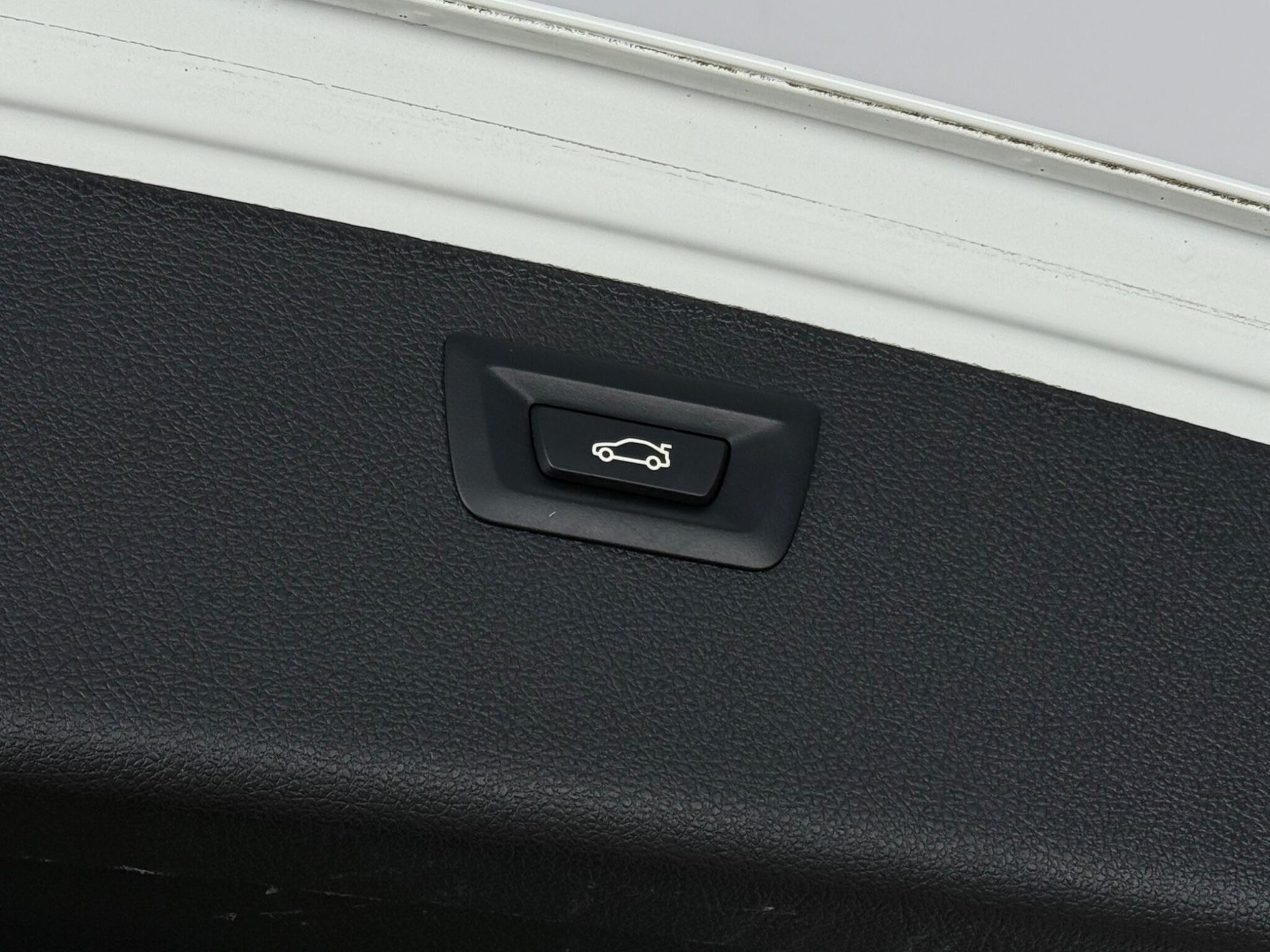 BMW 3 Series view 13