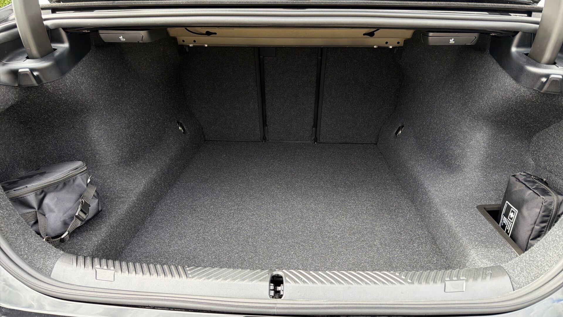 BMW 5 Series view 13