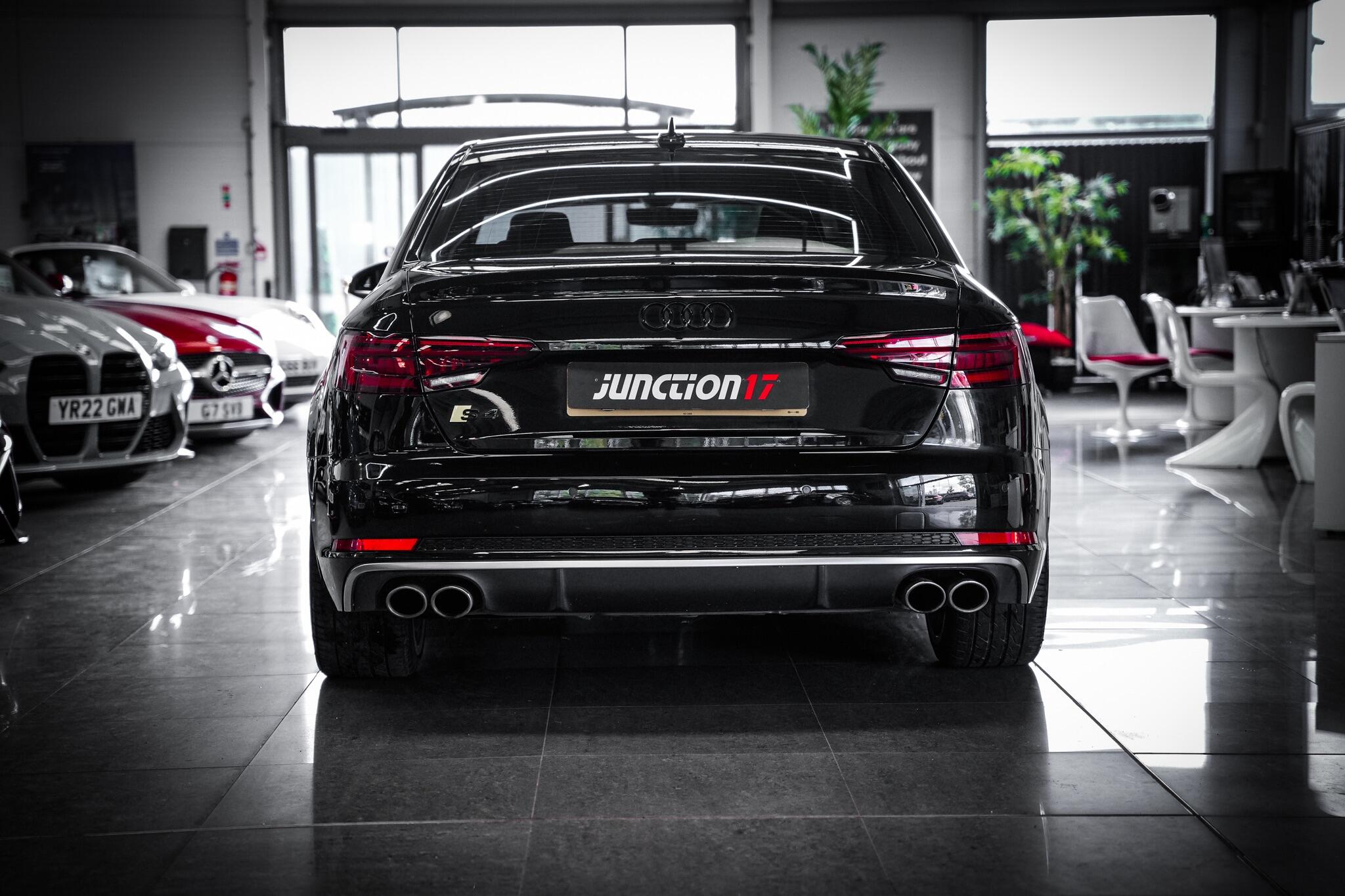 Audi S4 view 14