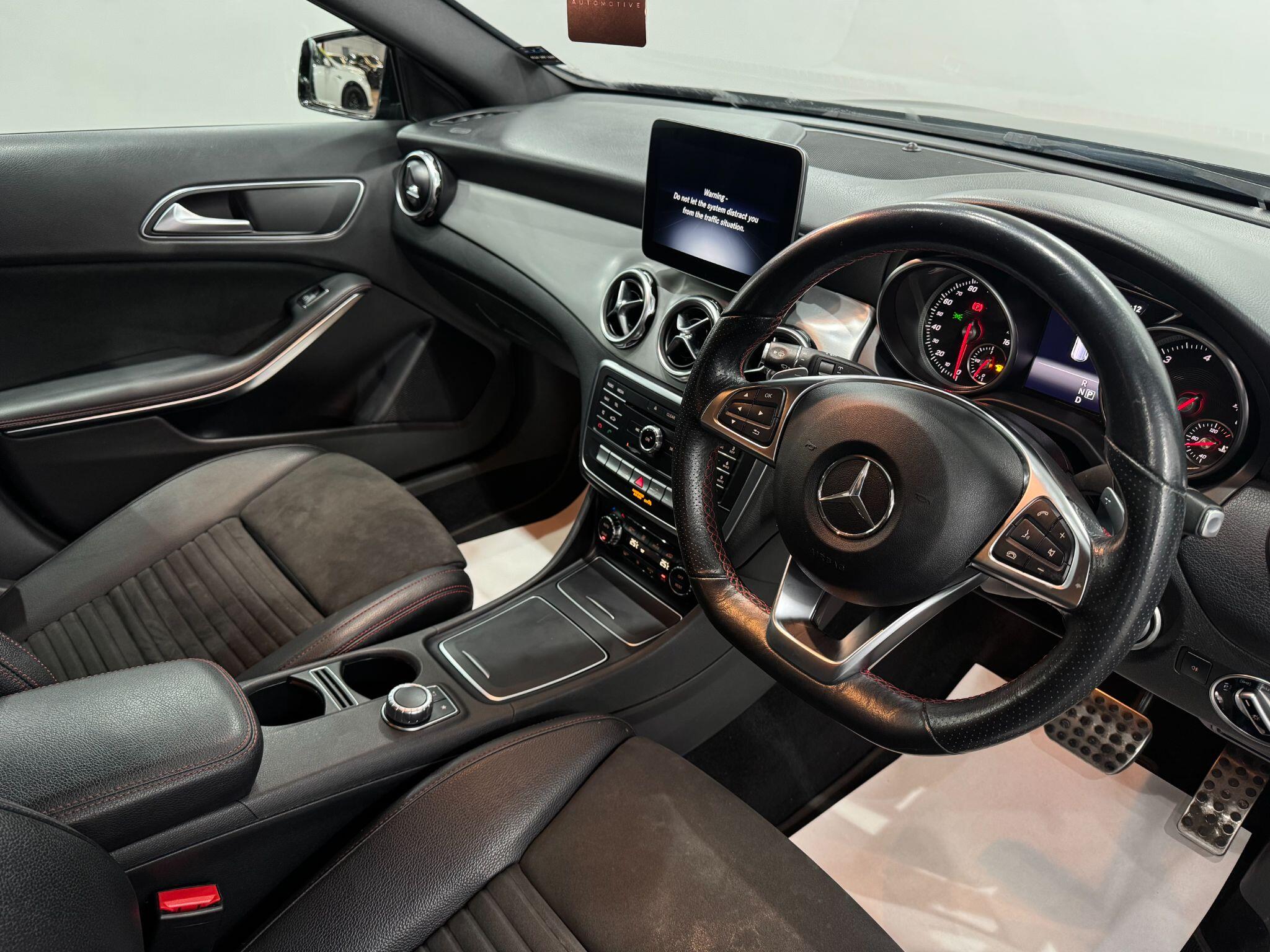 Mercedes-Benz Gla view 30