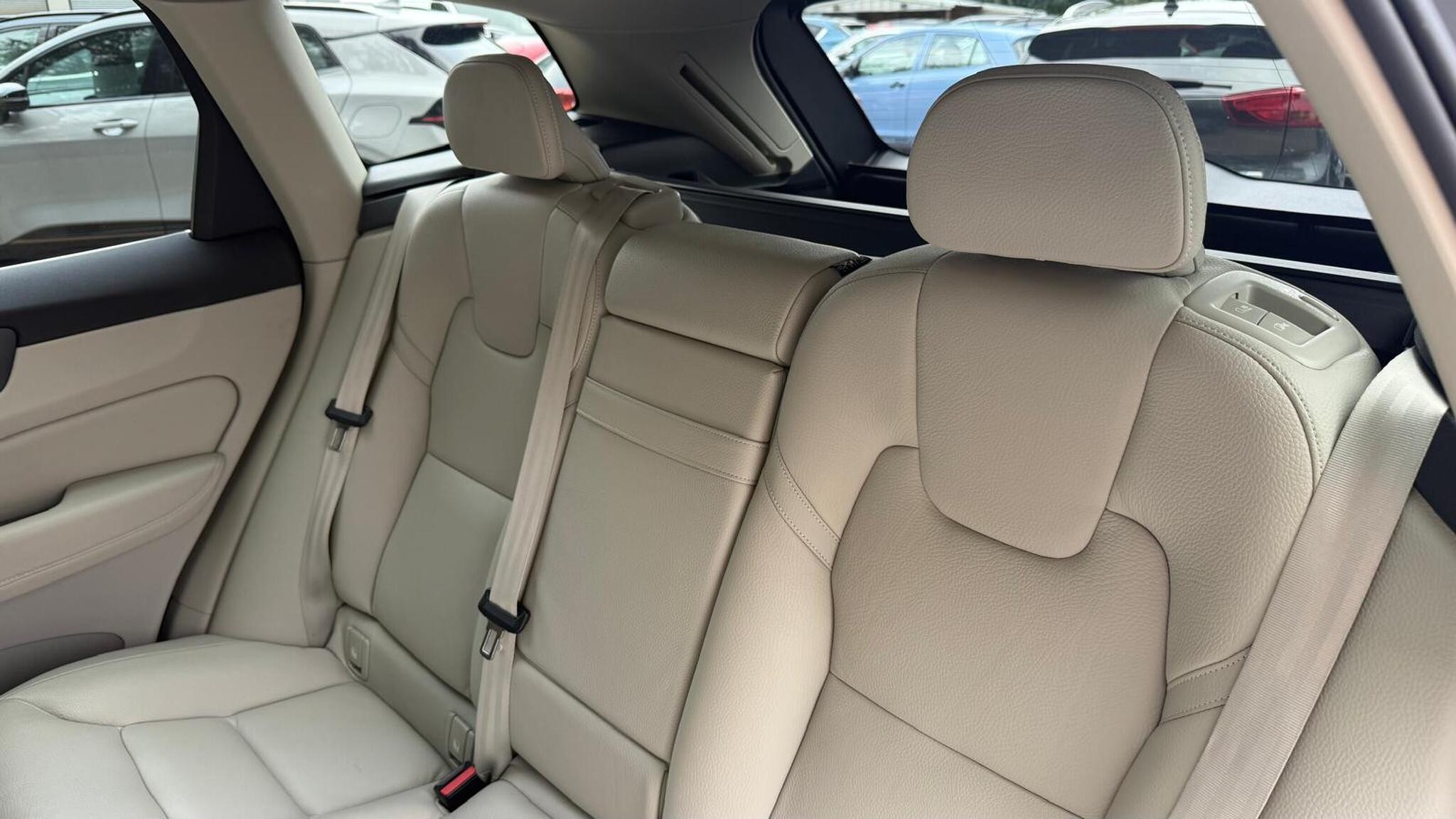 Volvo XC60 view 29