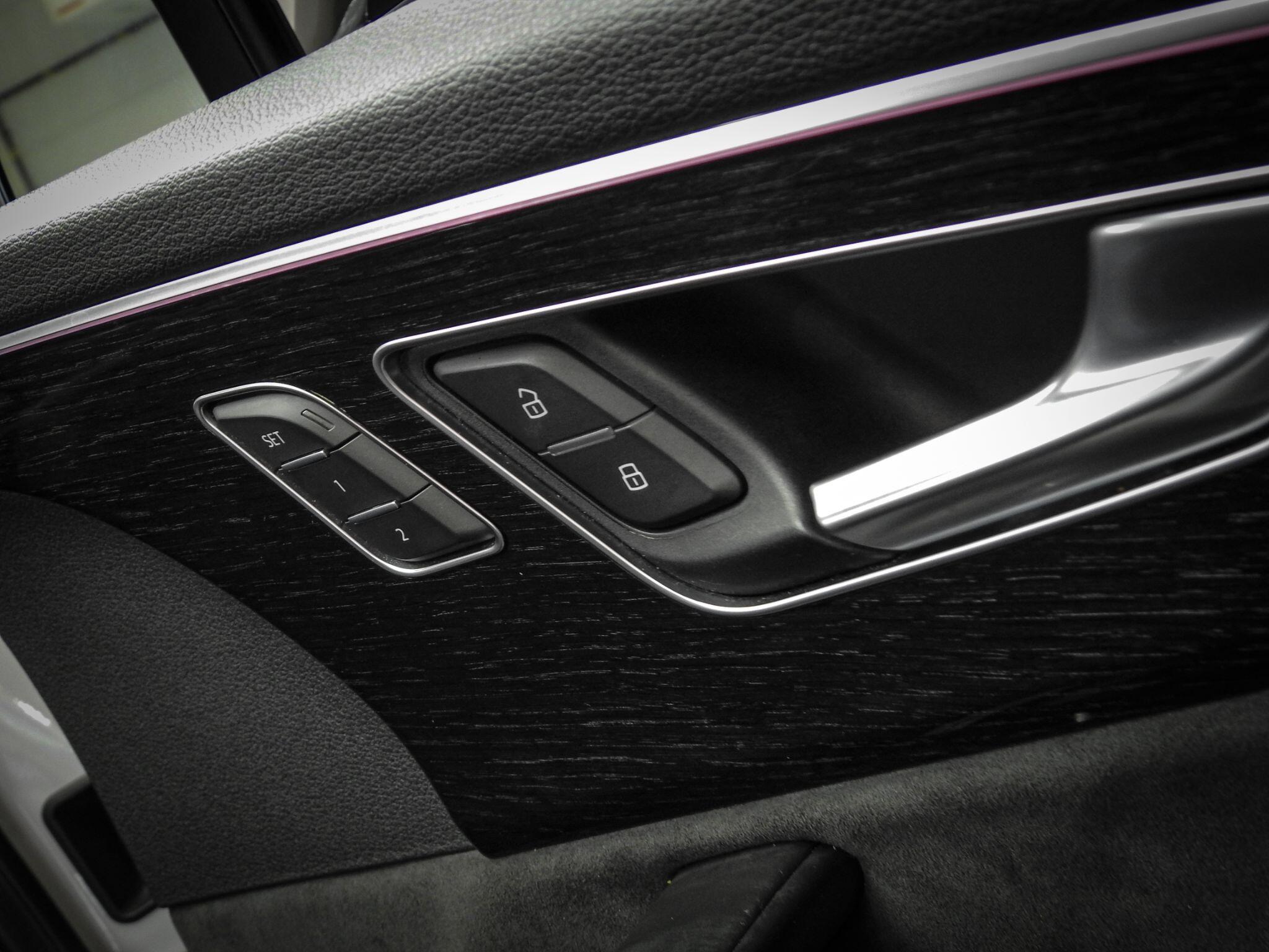 Audi SQ7 view 30