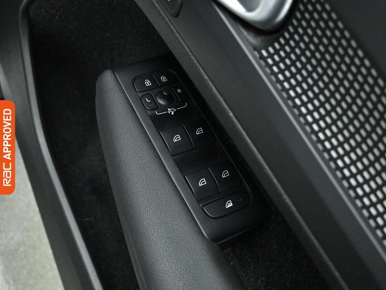 Volvo XC40 view 23