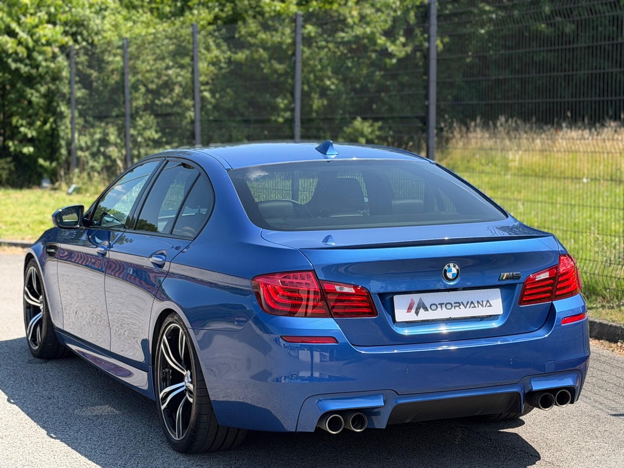 BMW M5 view 4