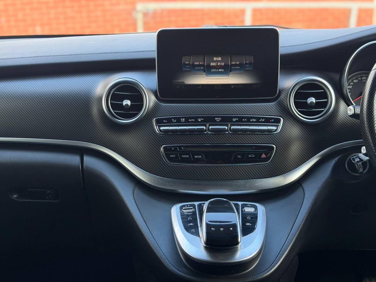 Mercedes-Benz V-Class view 21