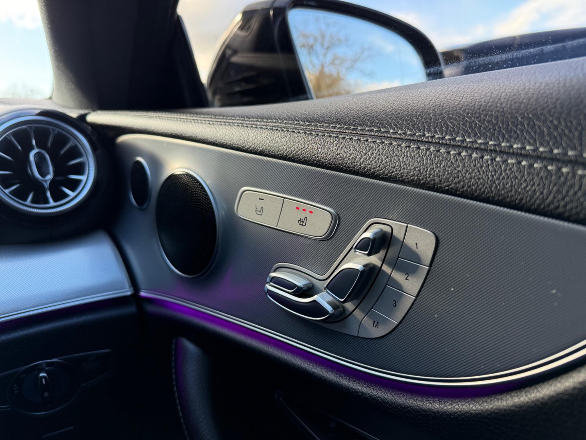Mercedes-Benz E Class view 24
