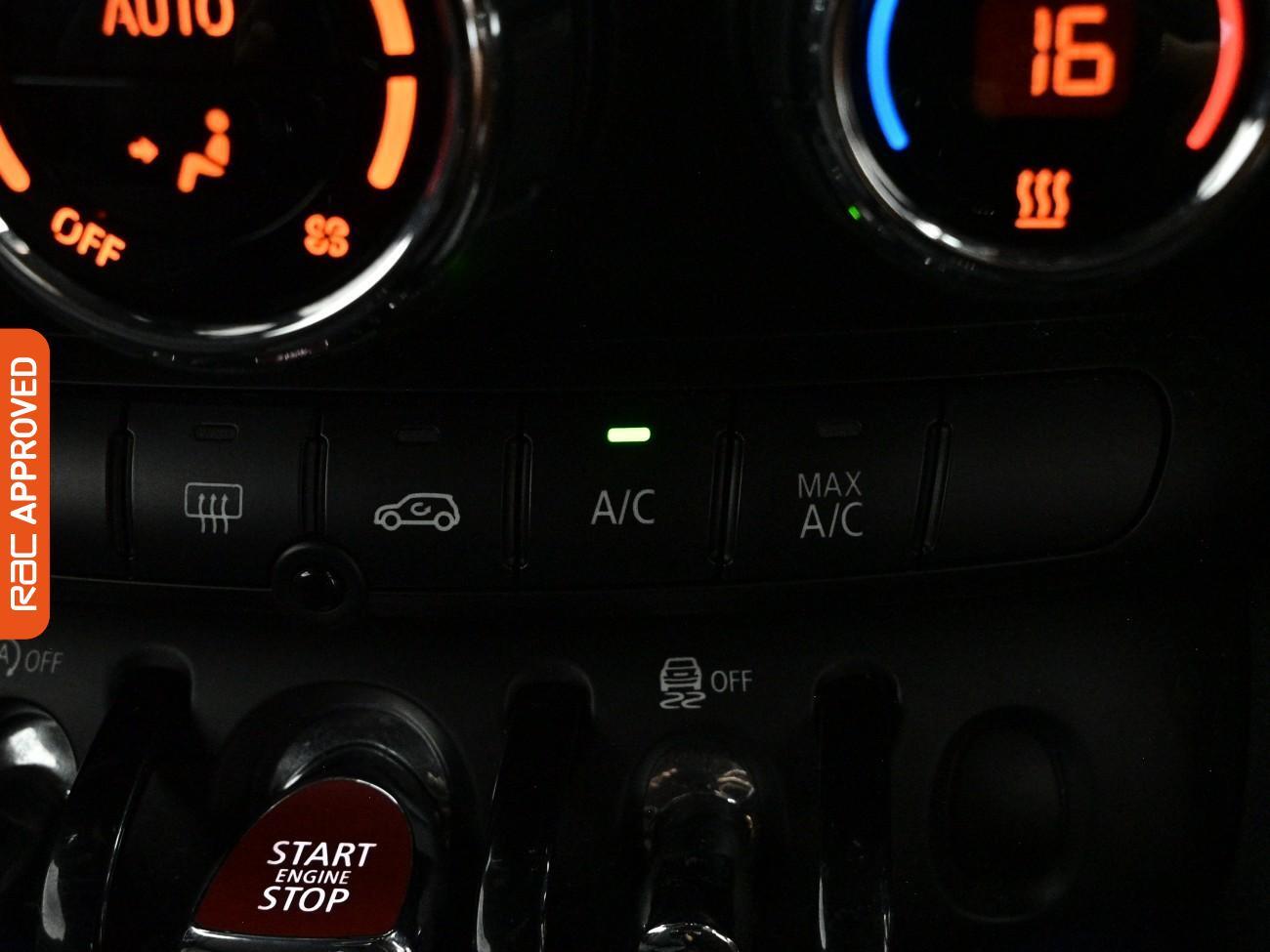 Mini Convertible view 21