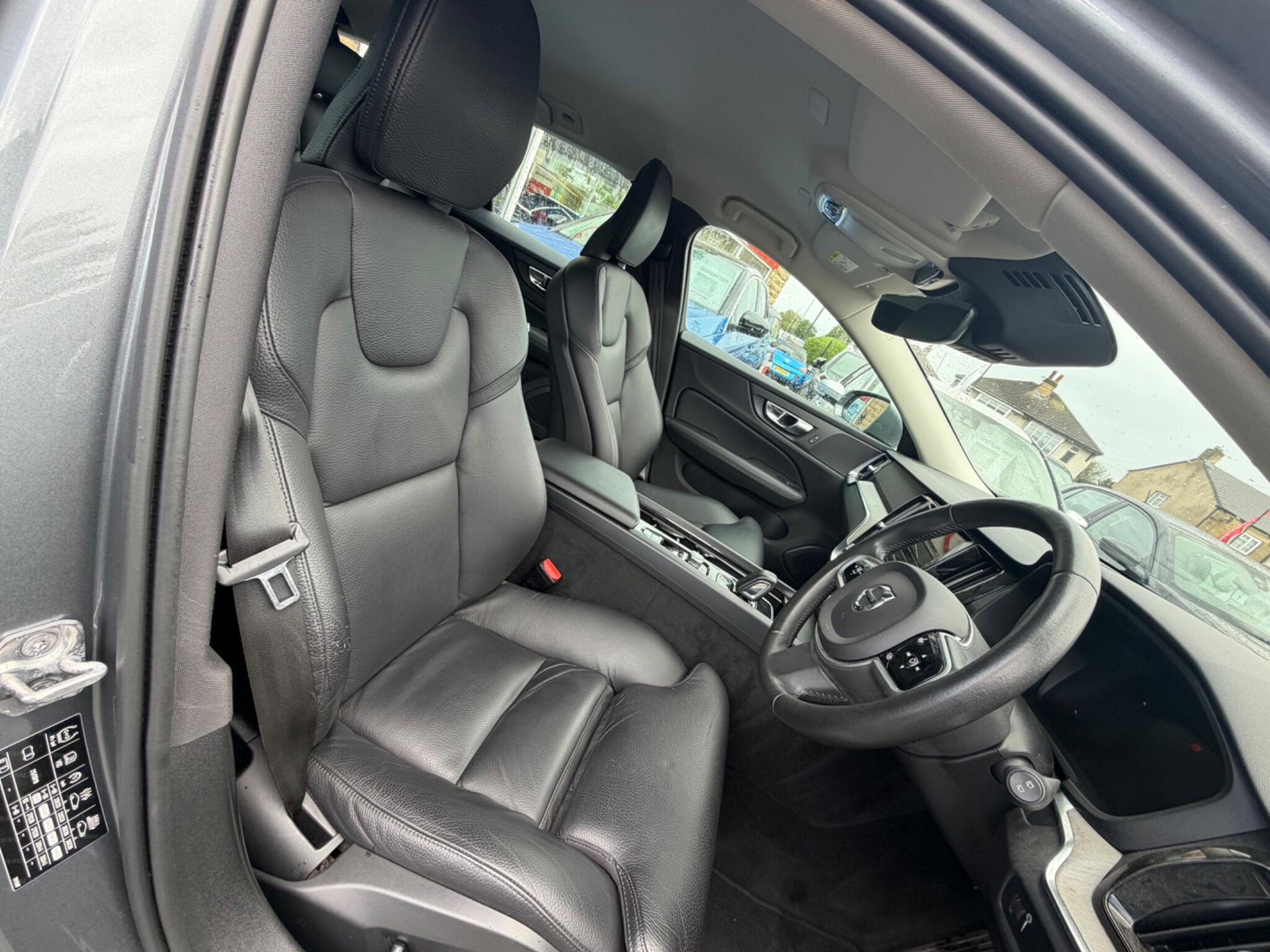 Volvo V60 Cross Country view 7