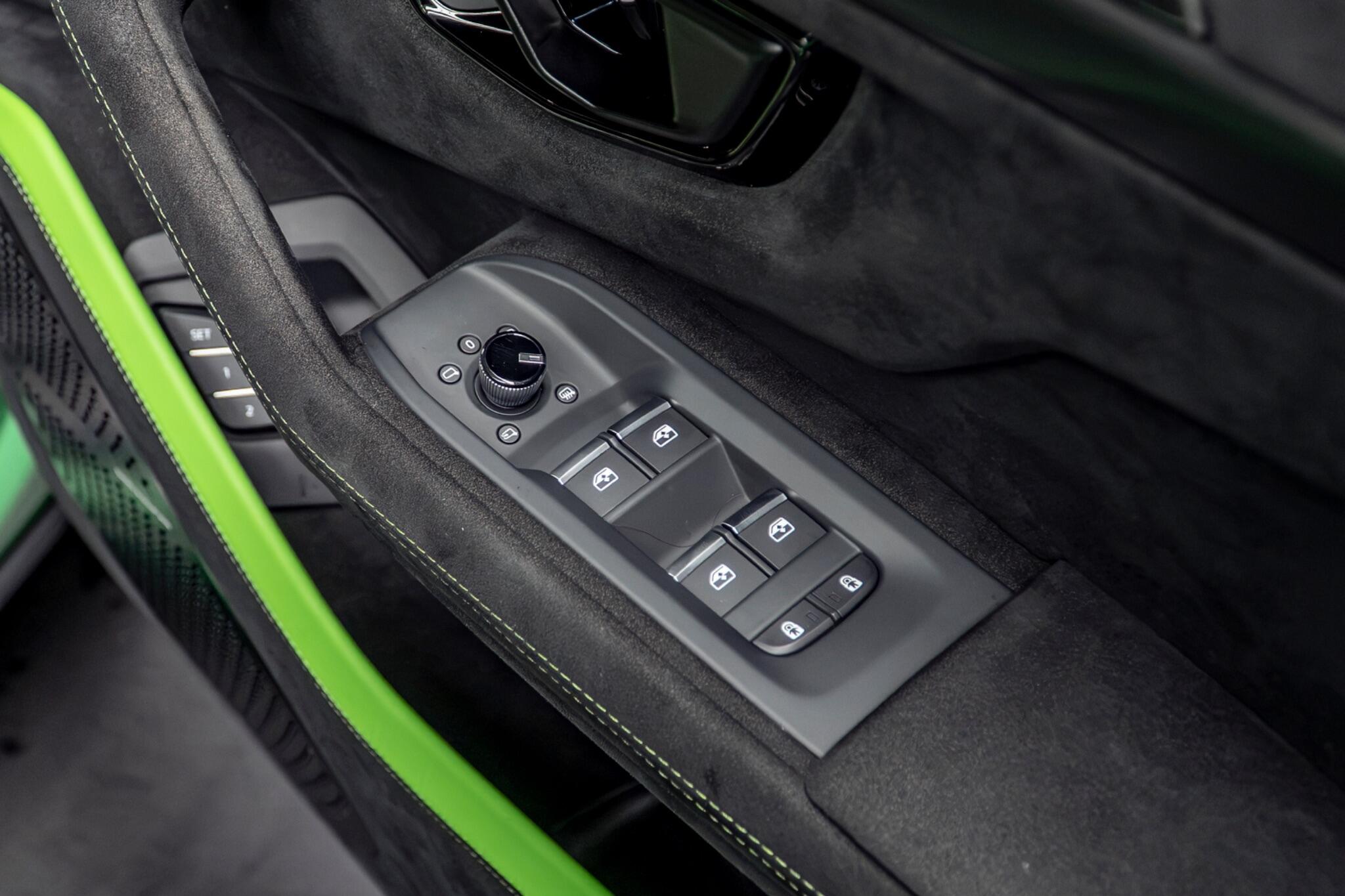 Lamborghini Urus view 31