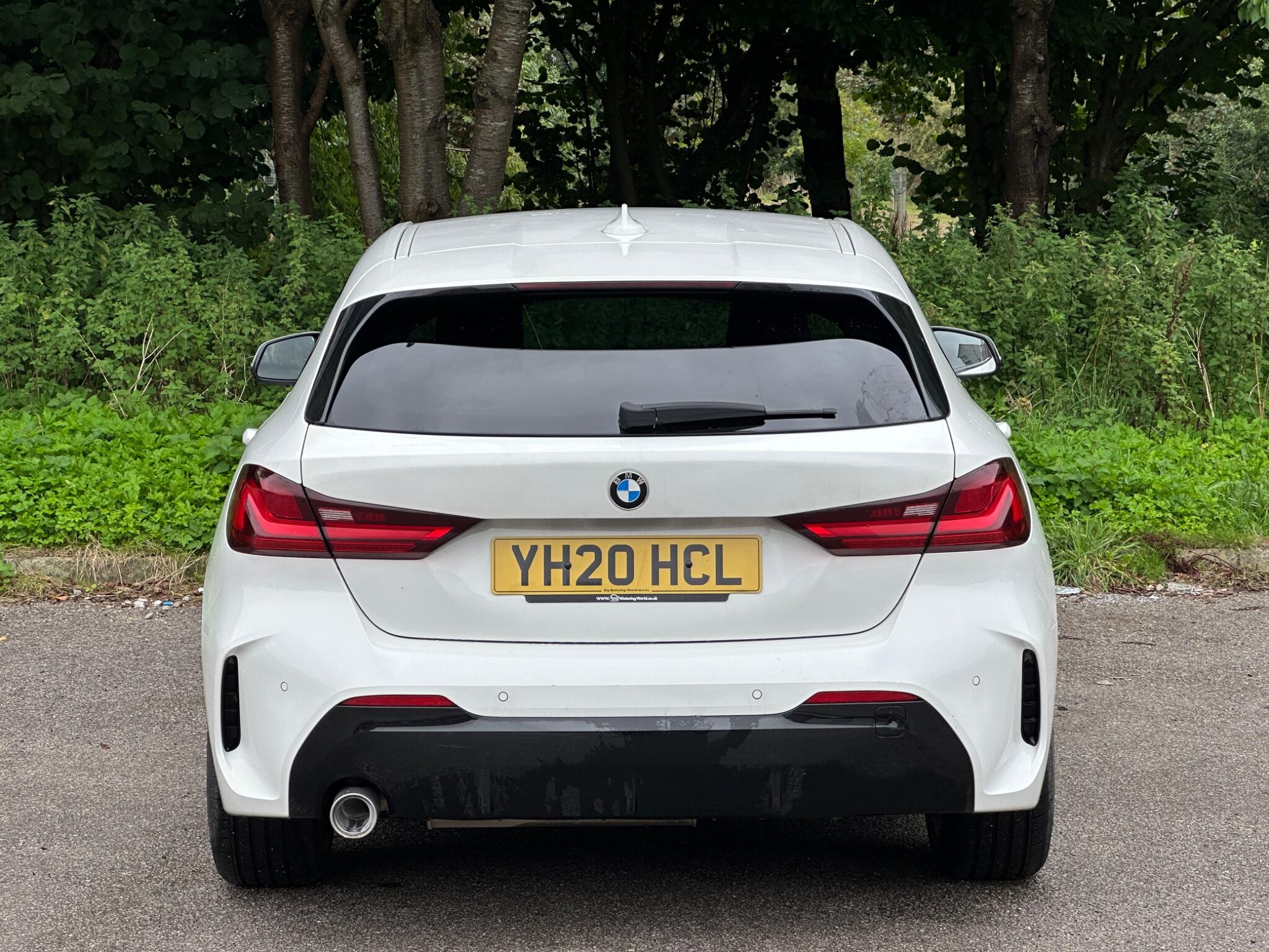 BMW 1 Series view 9