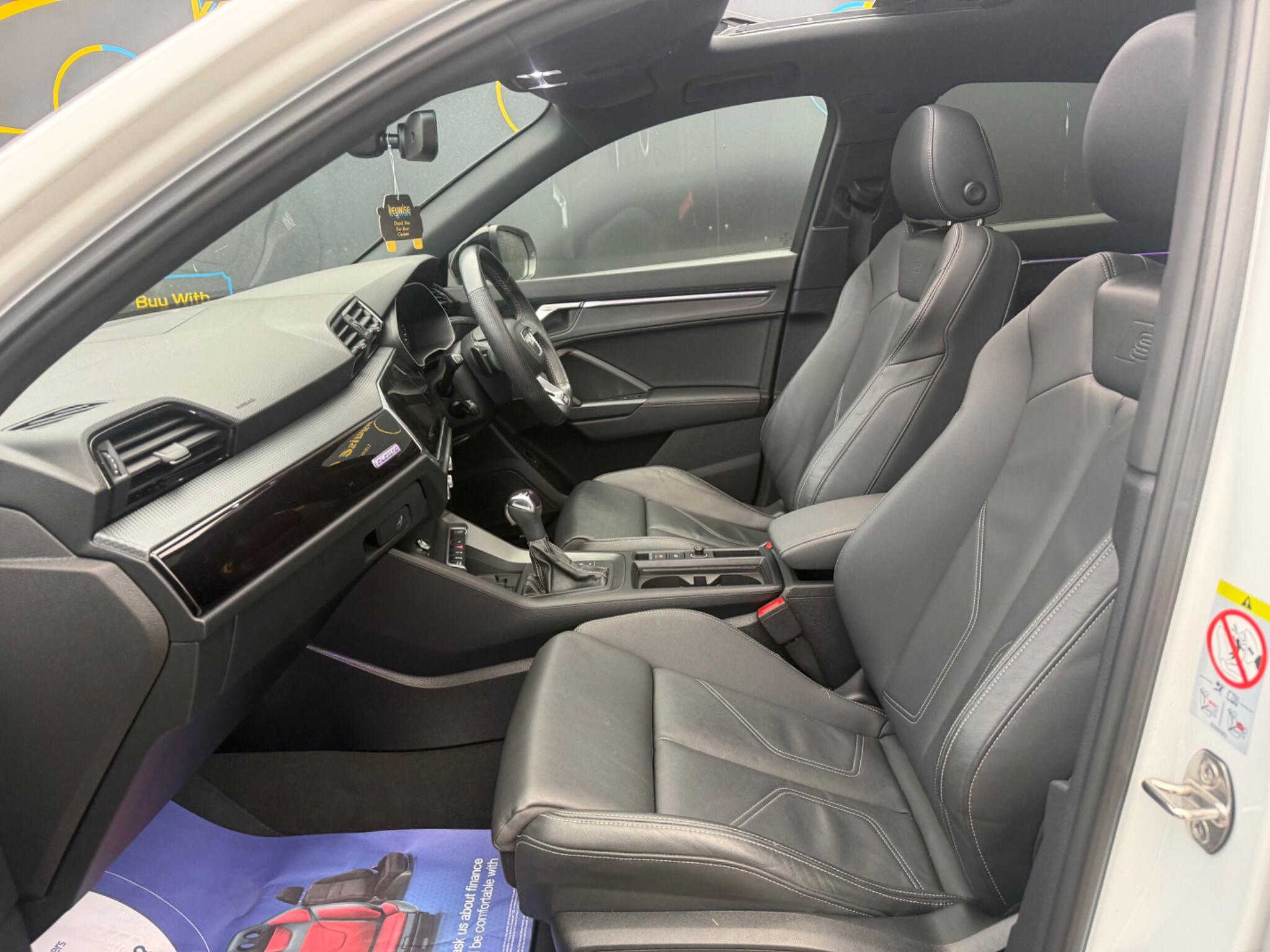 Audi Q3 view 21