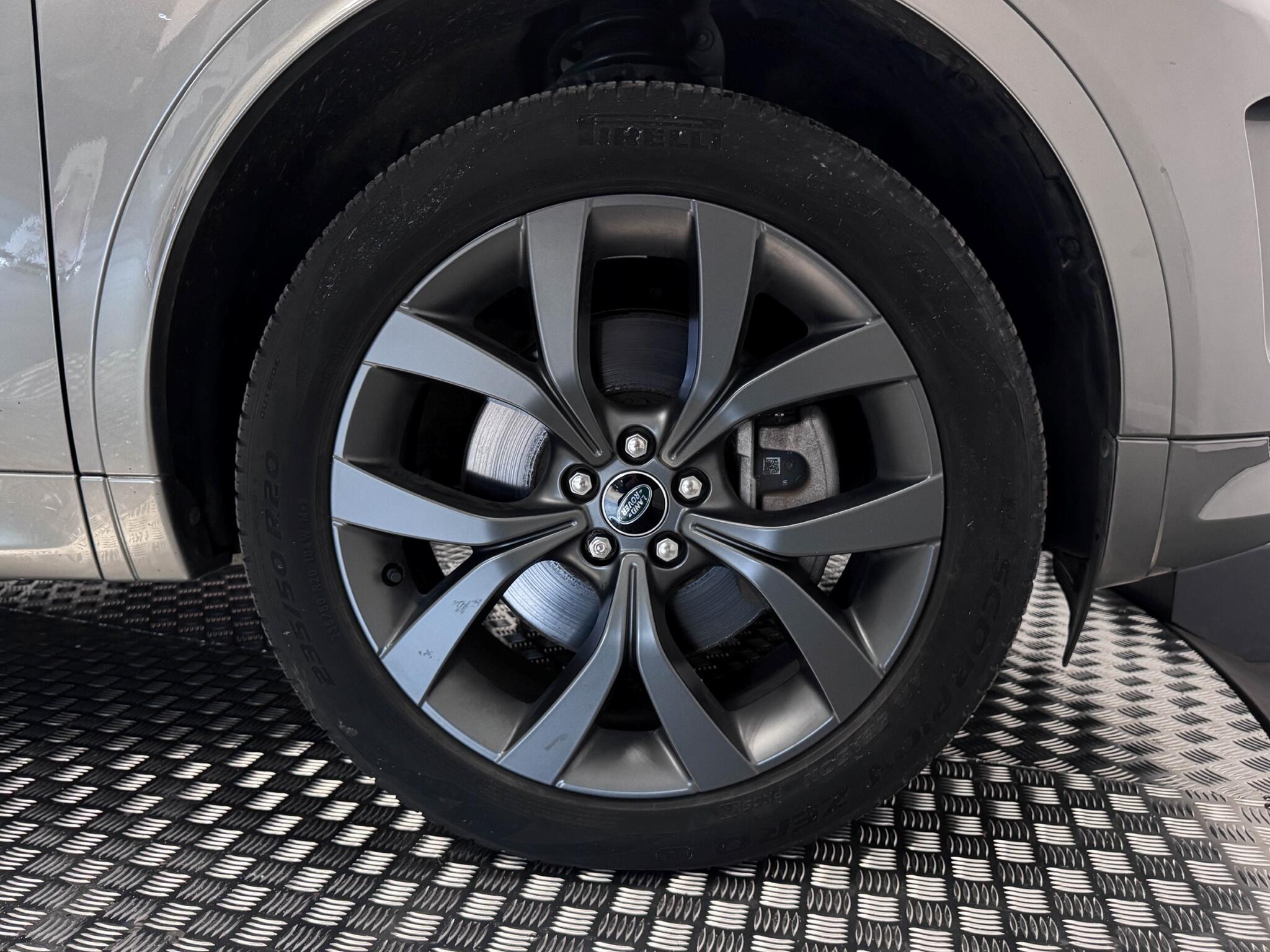 Land Rover Discovery Sport view 61